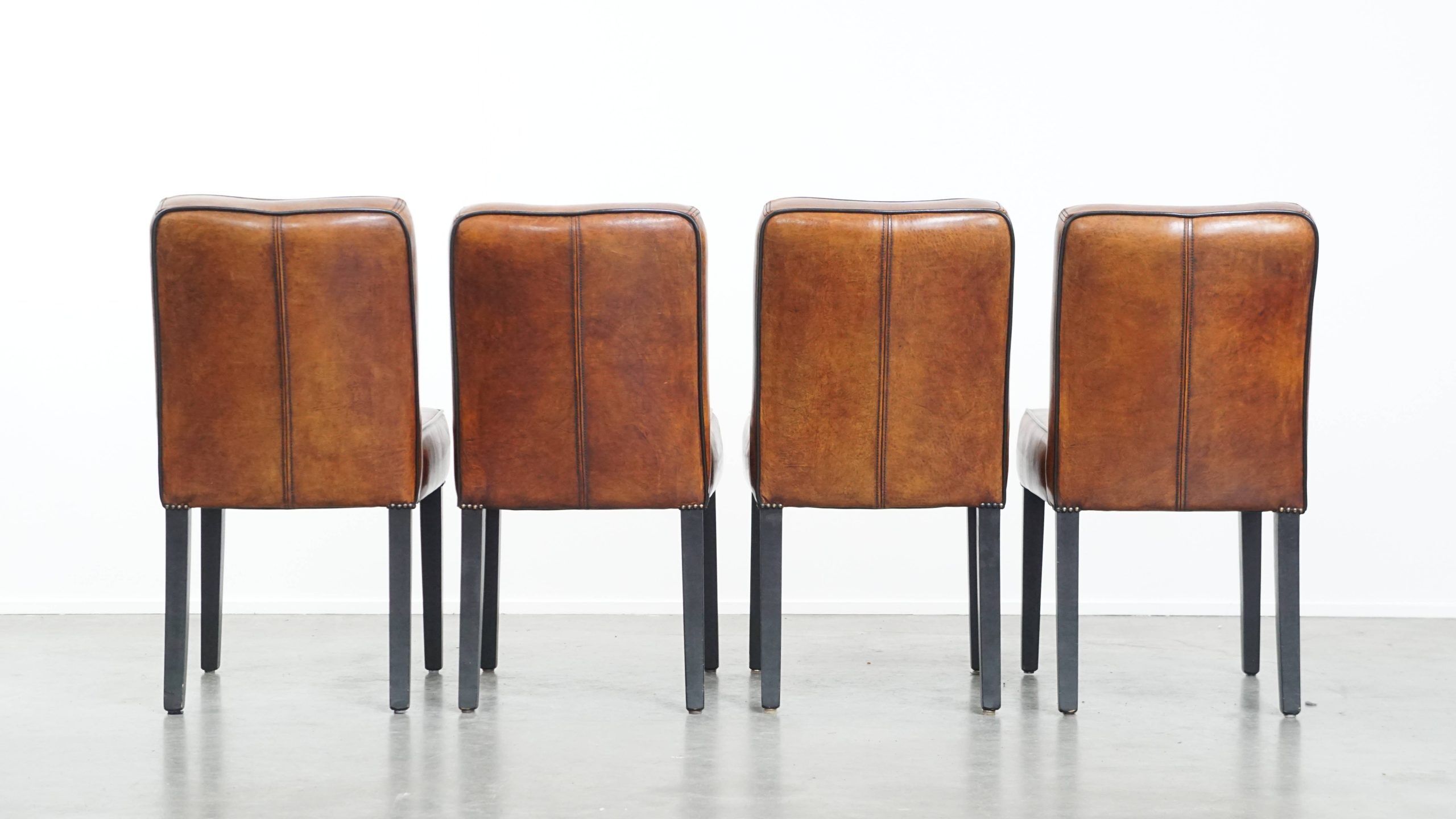 Luxury set of 4 comfortable dining chairs made of sheepskin leather