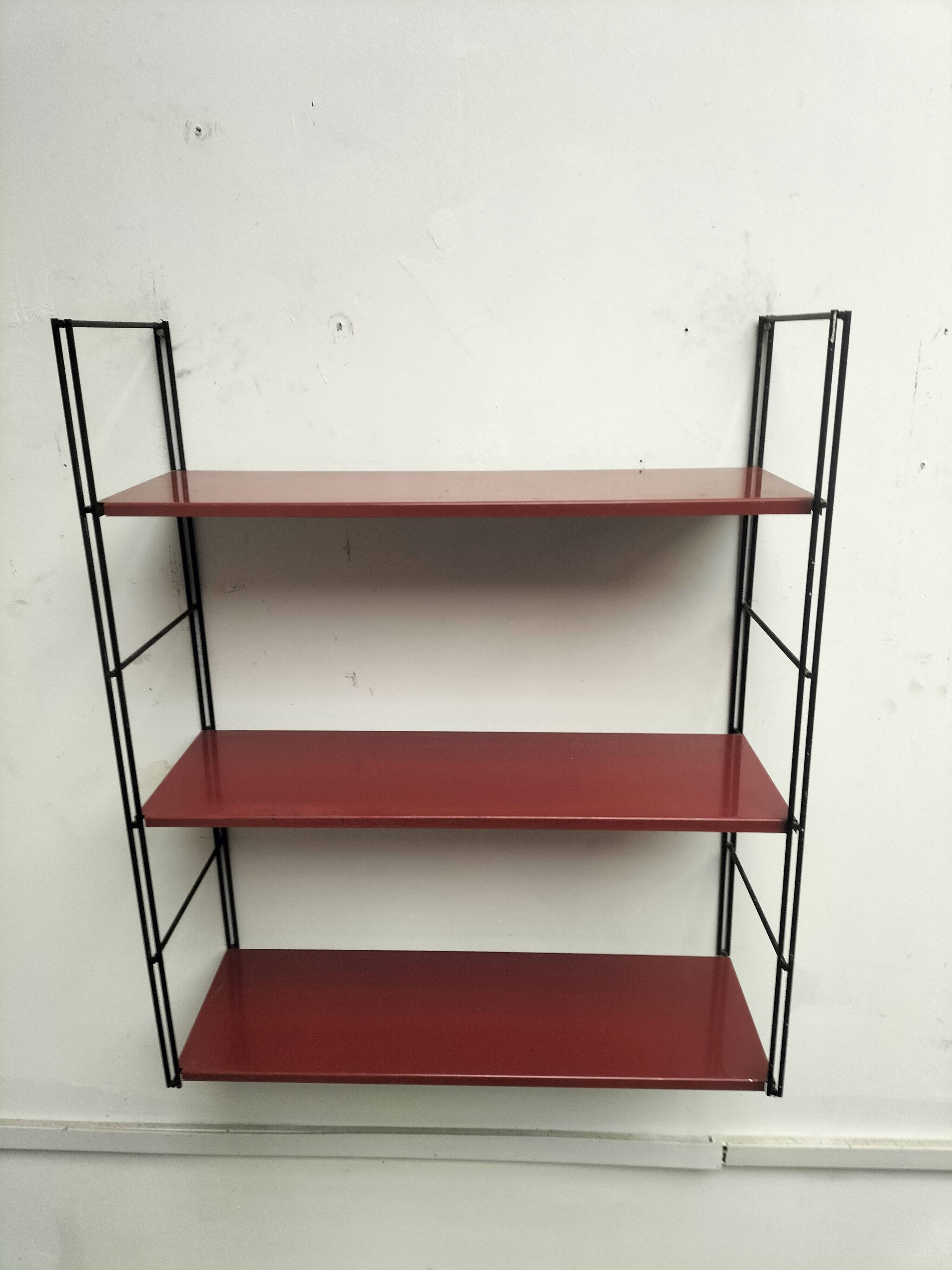 Metal string shelf