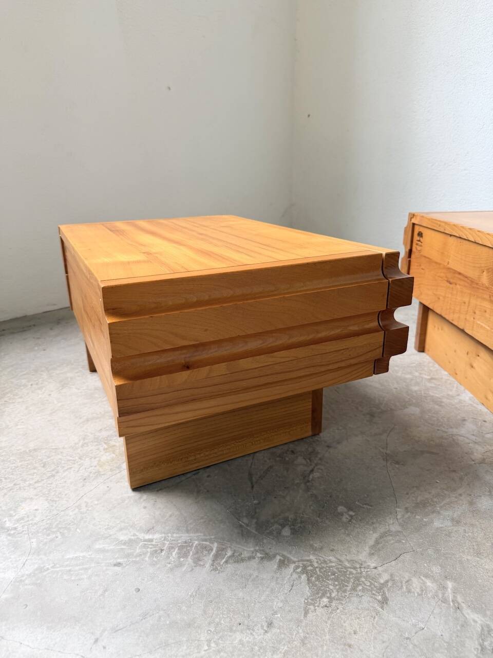 Paire de chevets en orme Maison Regain
