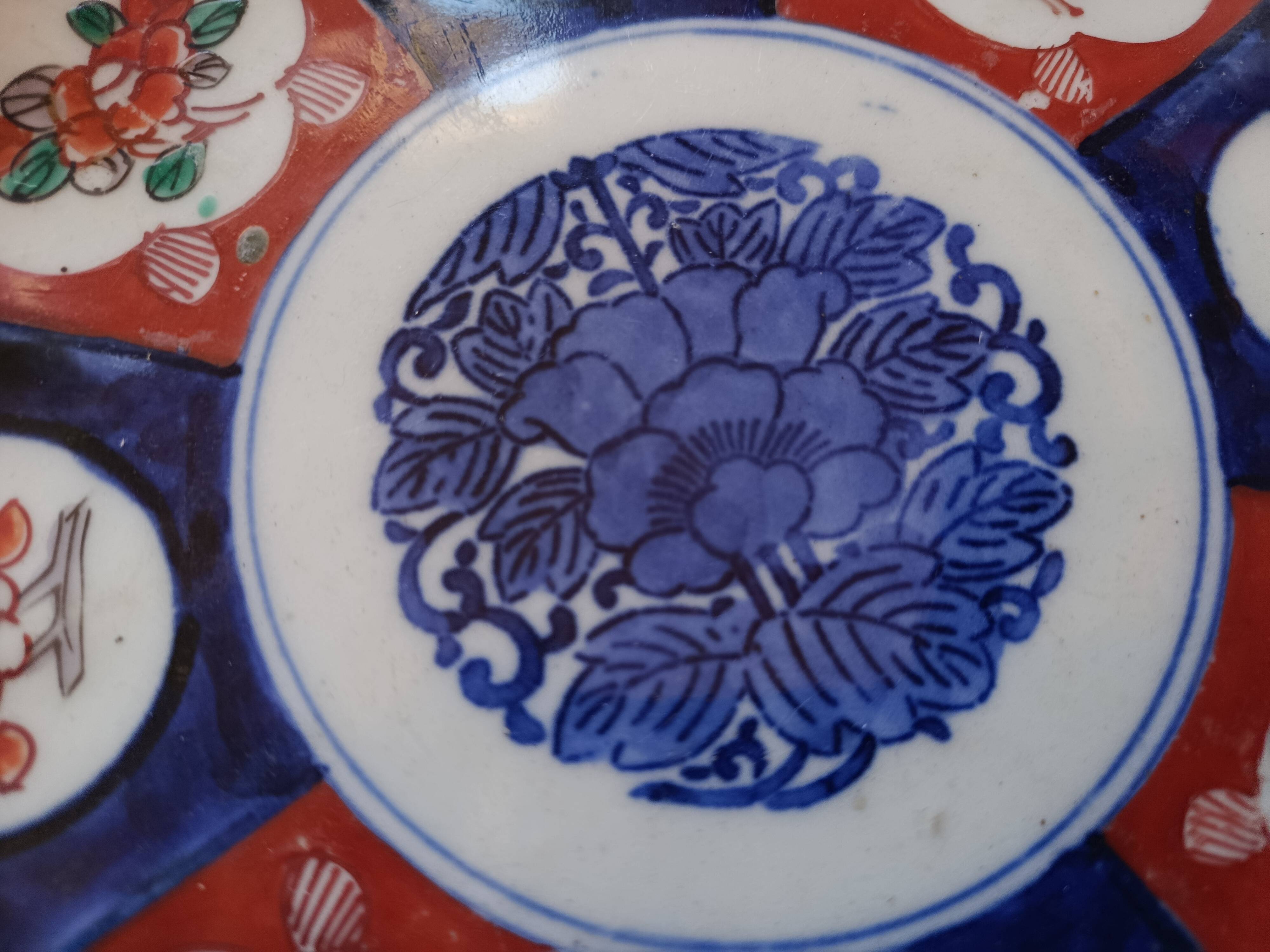 5 IMARI PLATES JAPAN 19th century scalloped floral motifs, FUKI CHOSHUN Arita