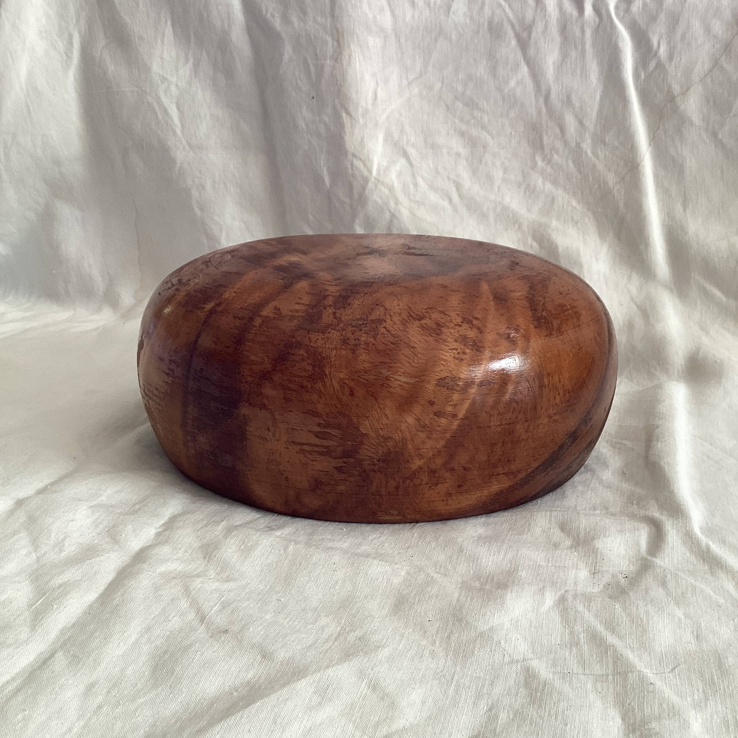 Saladier en bois de olive dimensions : hauteur -11 cm- diamètre -23 cm-