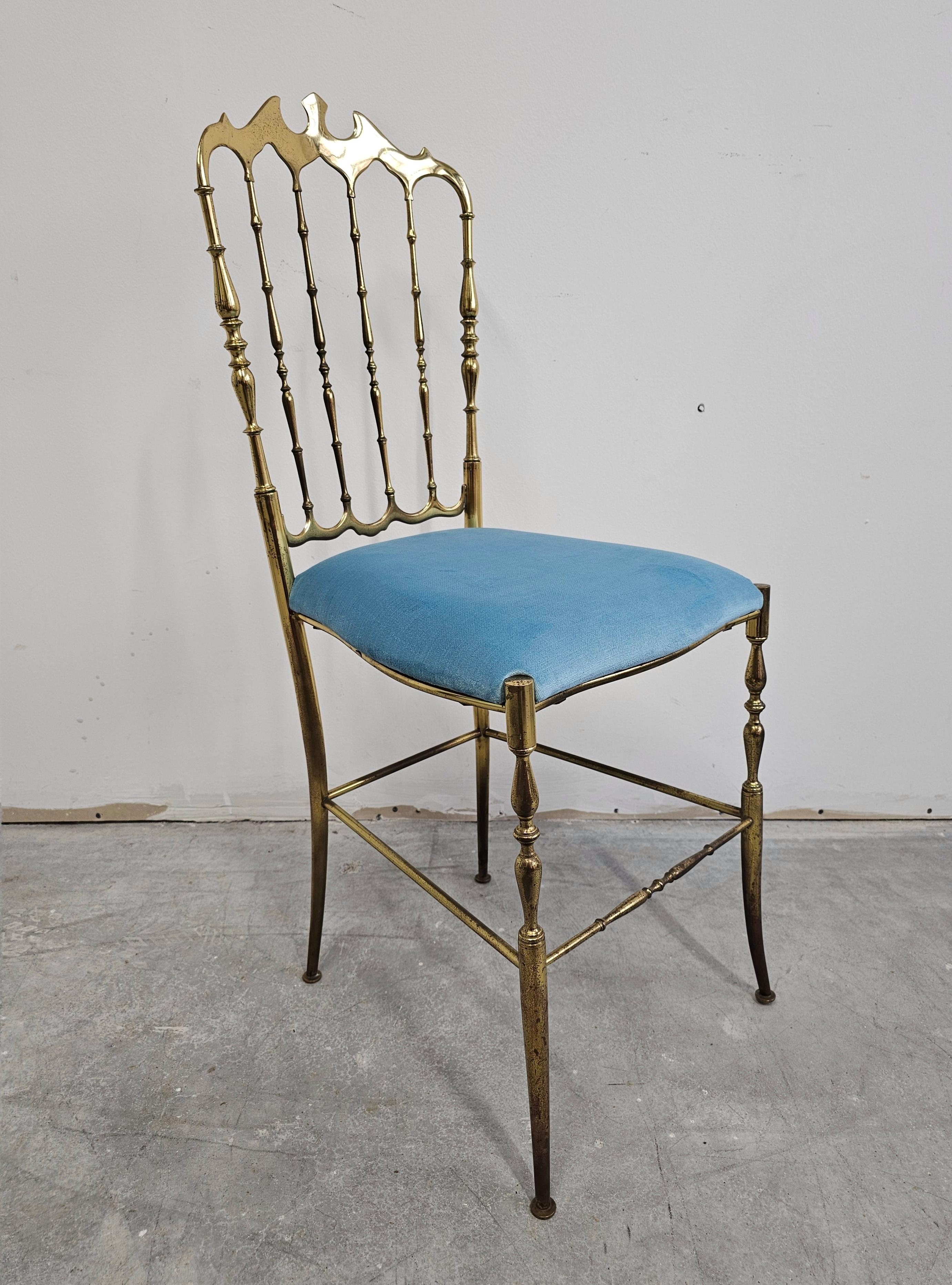 Mid-century Chiavari accent chair in solid brass with a plush seat.