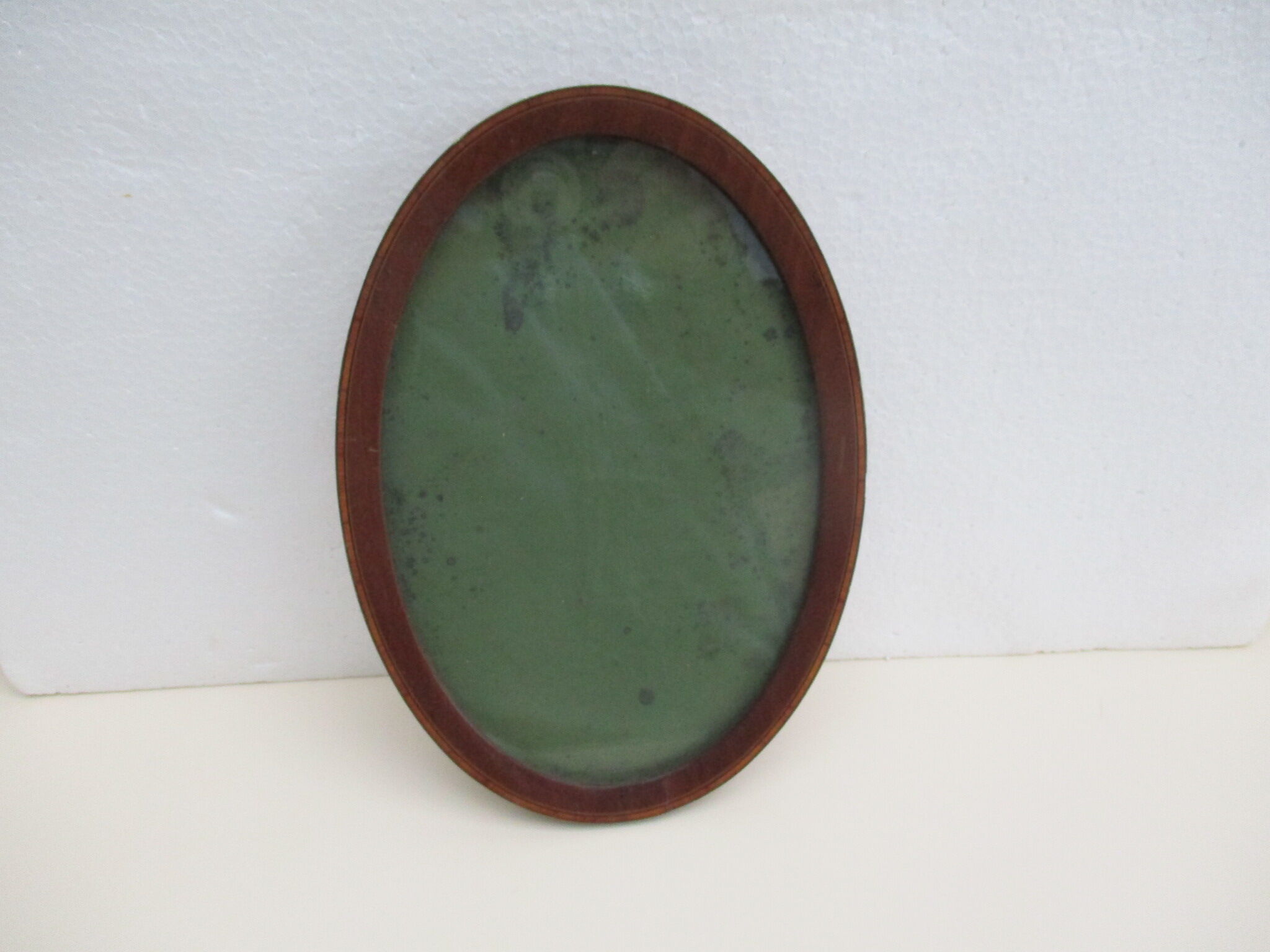 Oval wall frame in wood marquetry