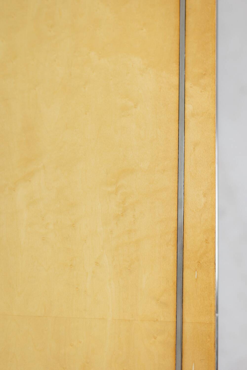 Enfilade à 4 portes en bois de bouleau. Années 1970.