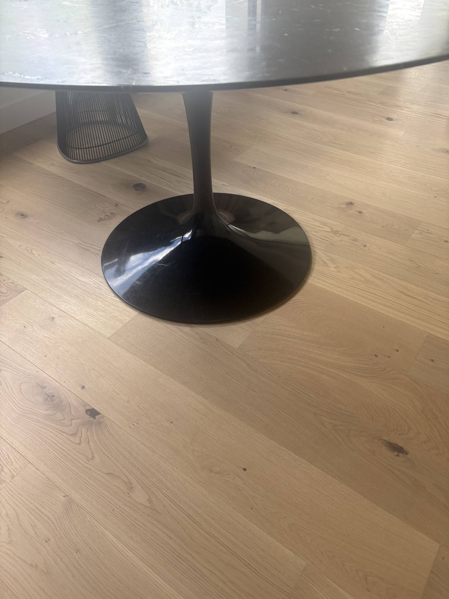 Sarrinen Tulip Round Table
