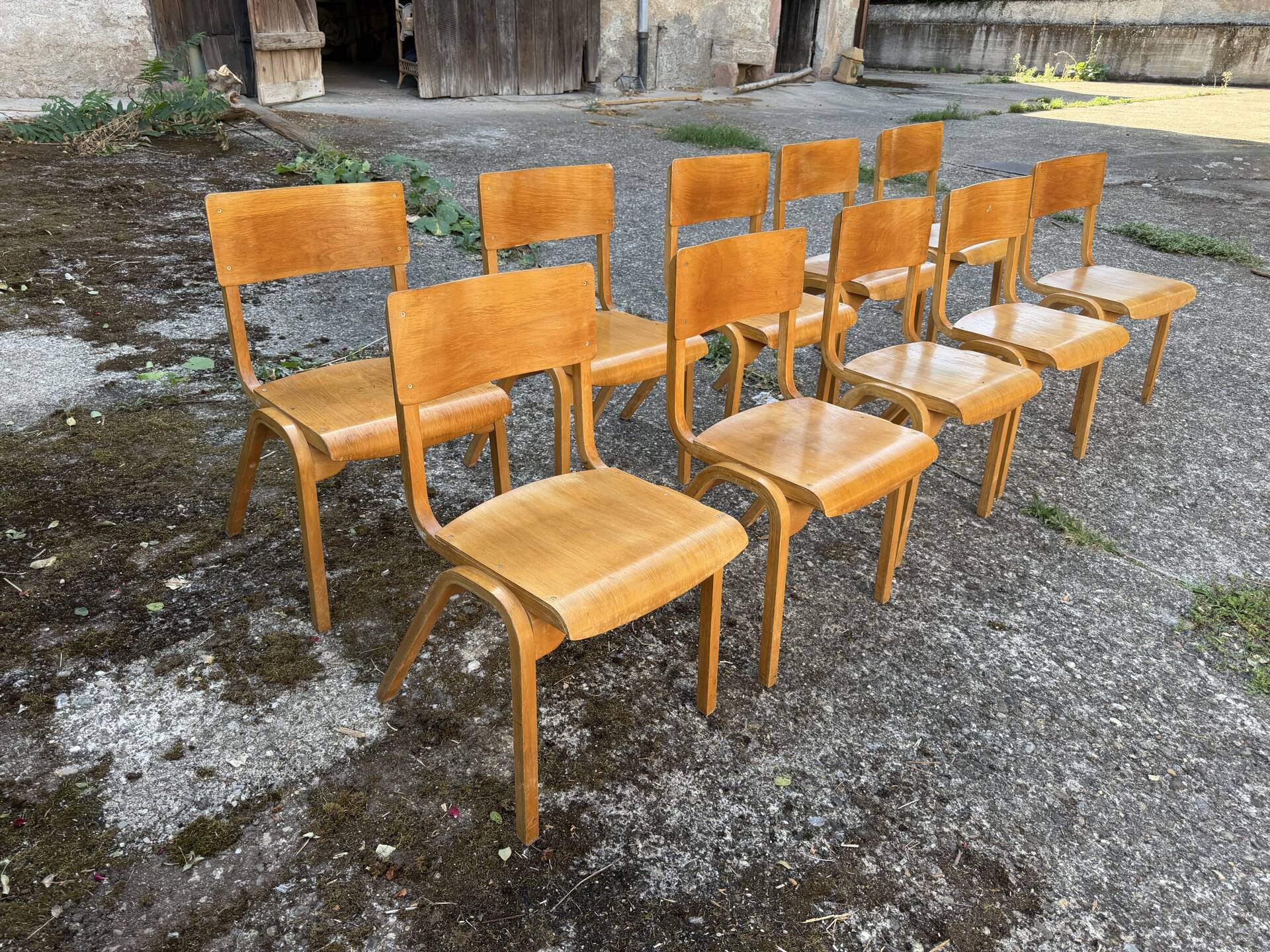 Lot de 50 chaises bistrot empilables vintage 