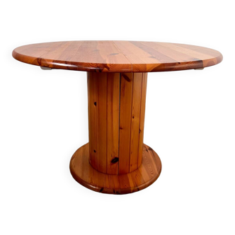 Old round Scandinavian design pine table from the 70s with vintage low country extensions