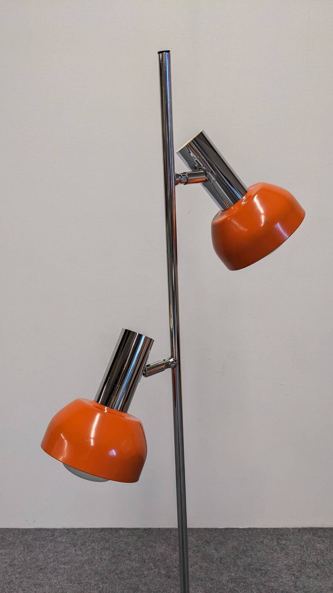 Space age floor lamp with 2 spots by Hustadt Leuchten, Germany, circa 1970.