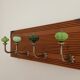 Wall-mounted coat rack in wood – 40 cm – 4 hooks in metal and green ceramic