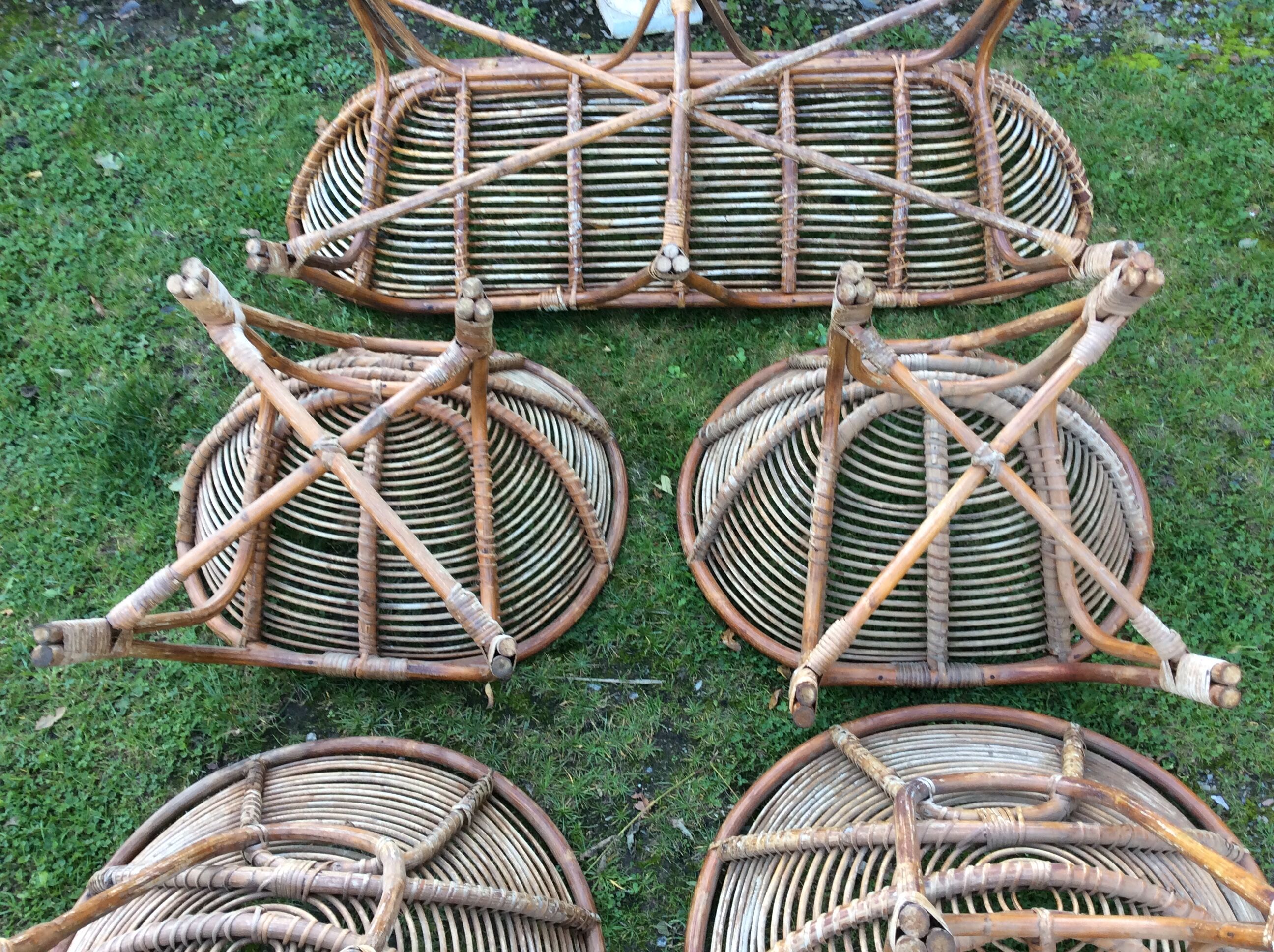 Set of 4 armchairs and 1 vintage rattan bench (5 pieces) inseparable.