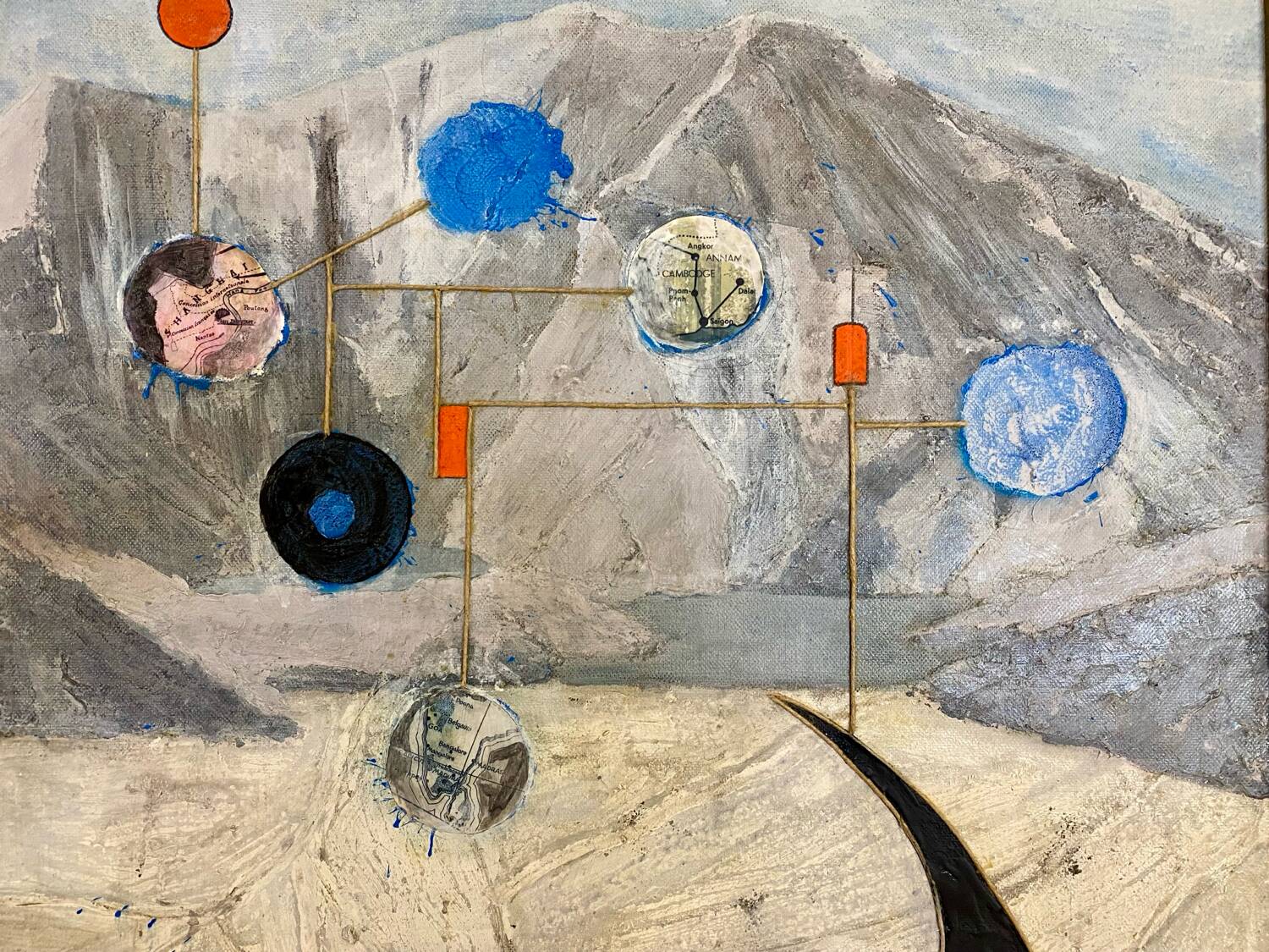 Modern sculpture table