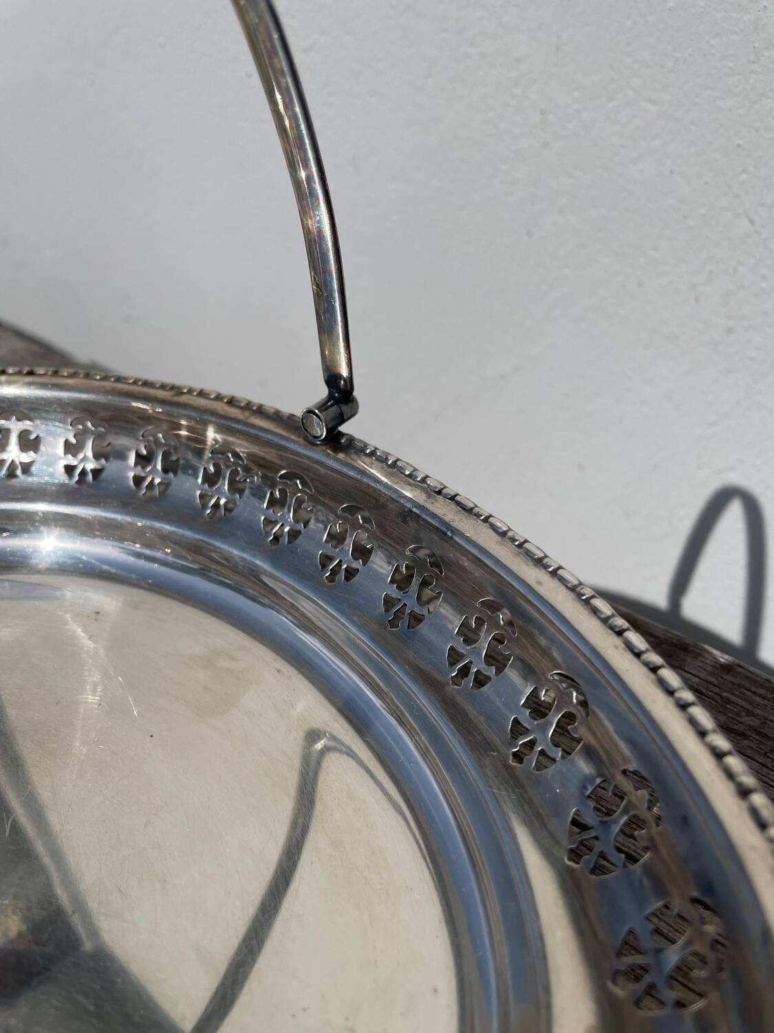 Oval dish with silver-plated metal handle
