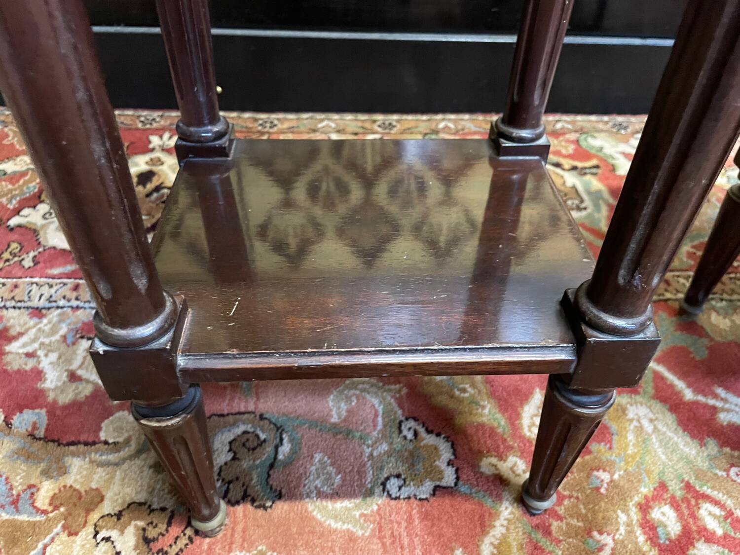 Paire de tables de chevets de style Louis XVI