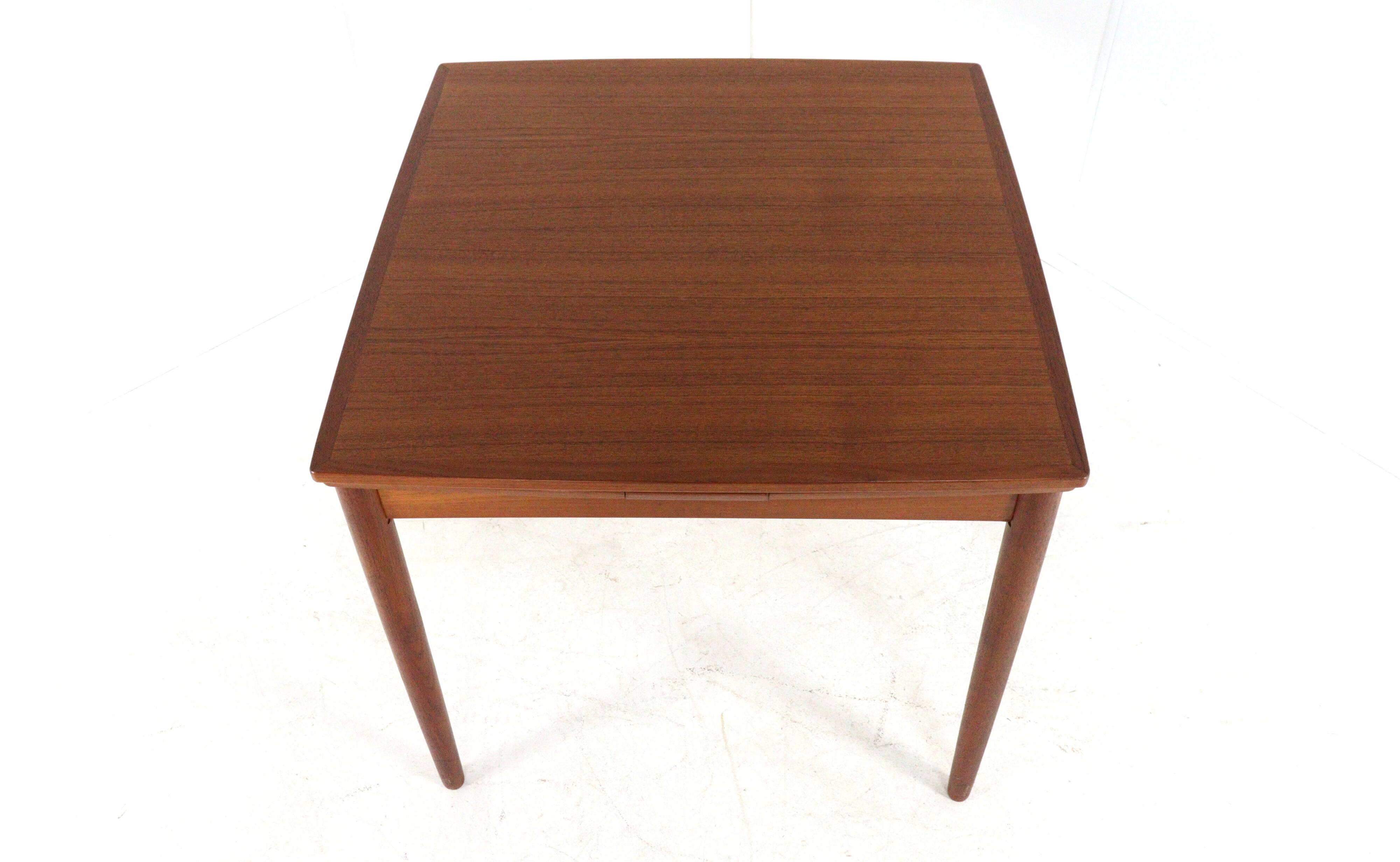 Compact Poul Hundevad for Hundevad & Co extendable dining table in teak