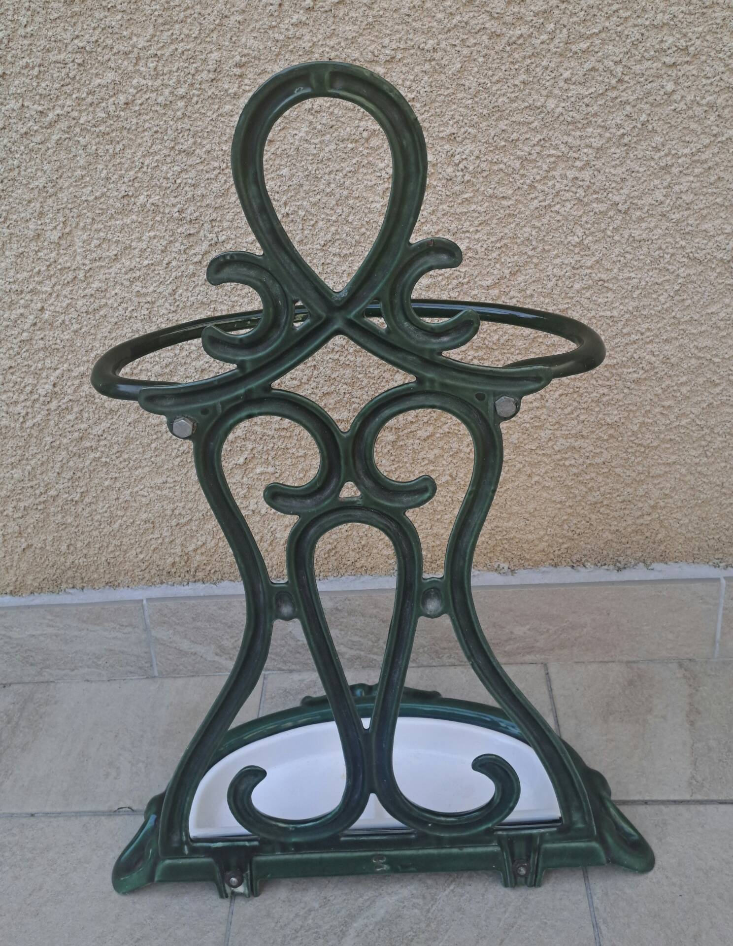 Enamelled cast iron umbrella stand