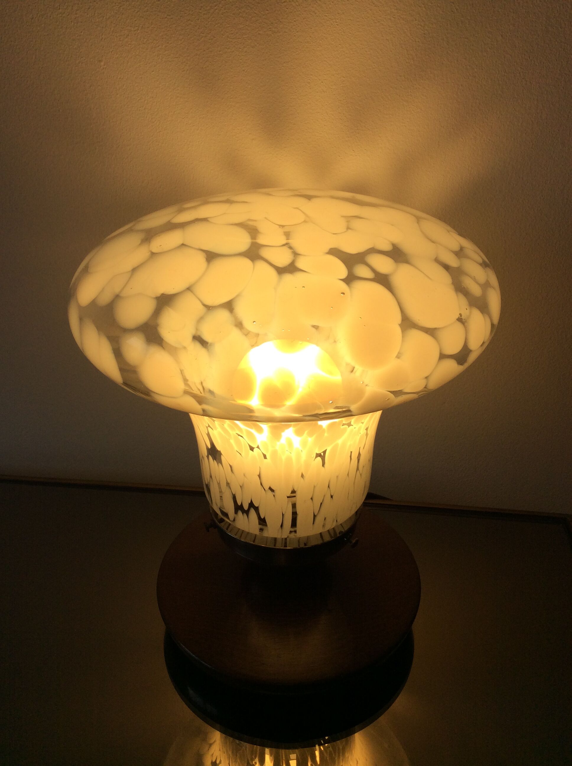 Lampe Art Déco globe champignon Clichy et pied bois