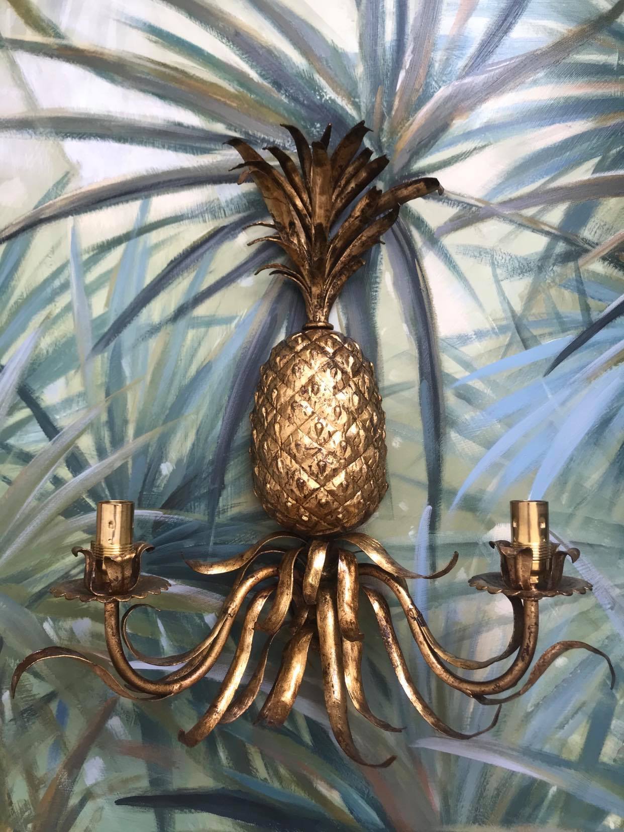 Pineapple wall light