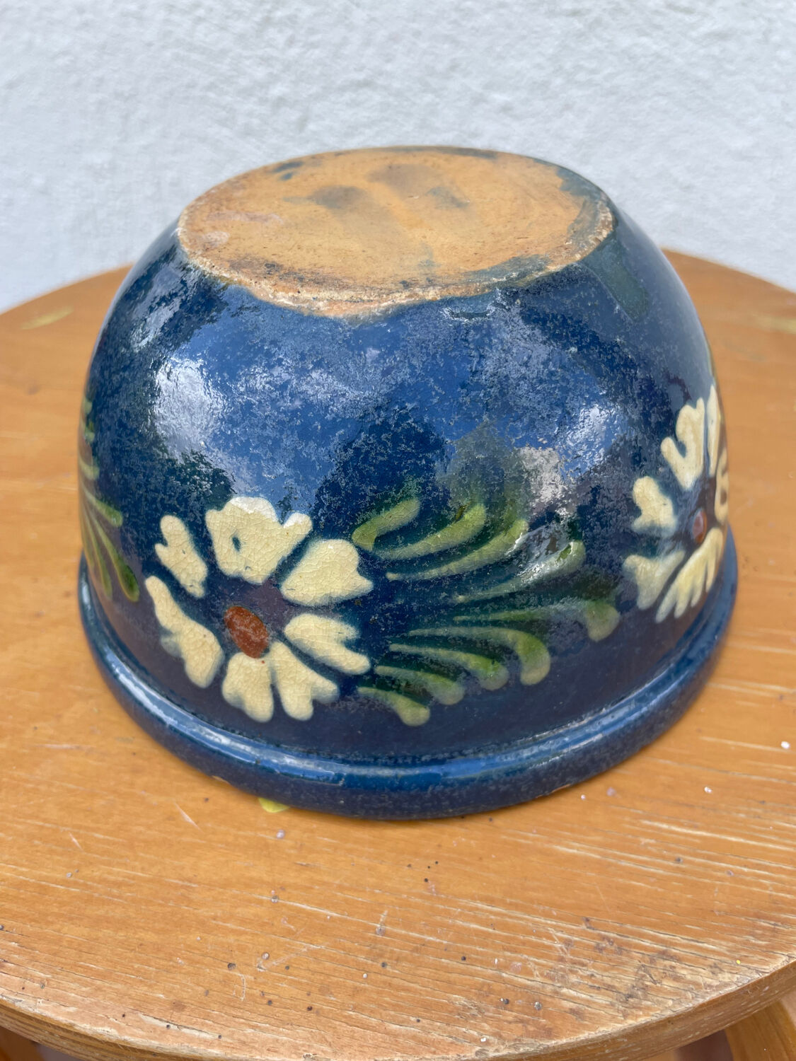 Enamelled bowl