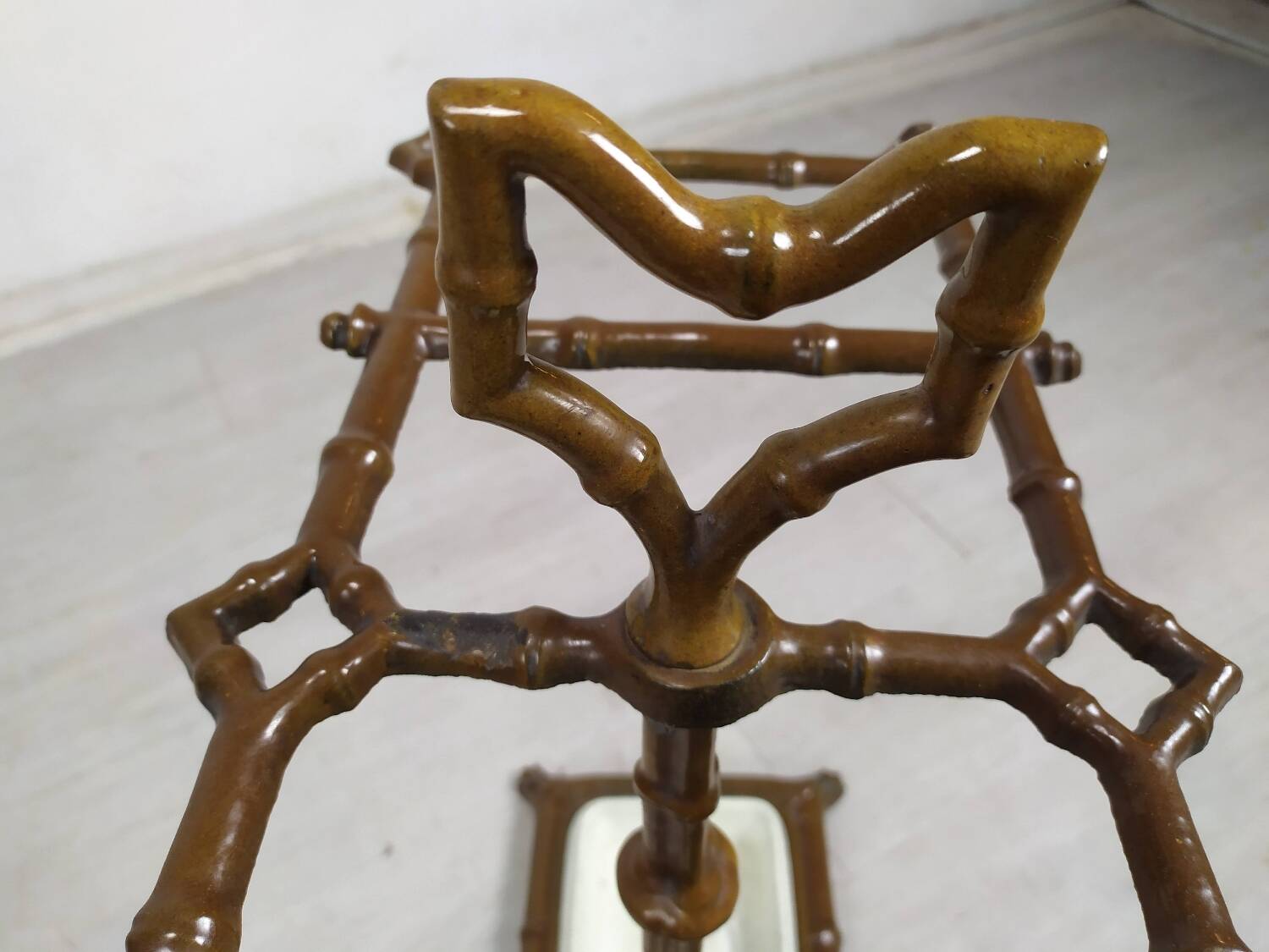 Cast iron umbrella stand
