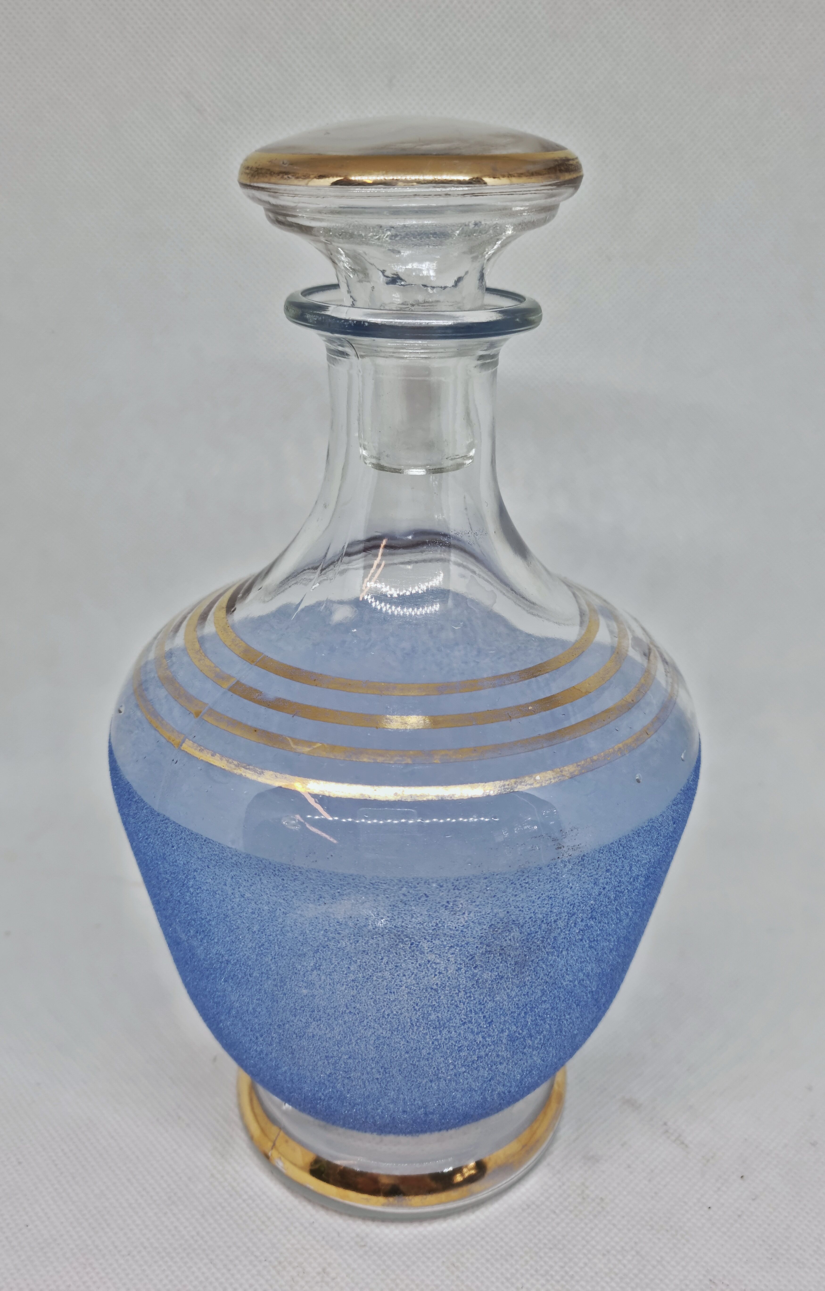 Carafe in blue granite glass