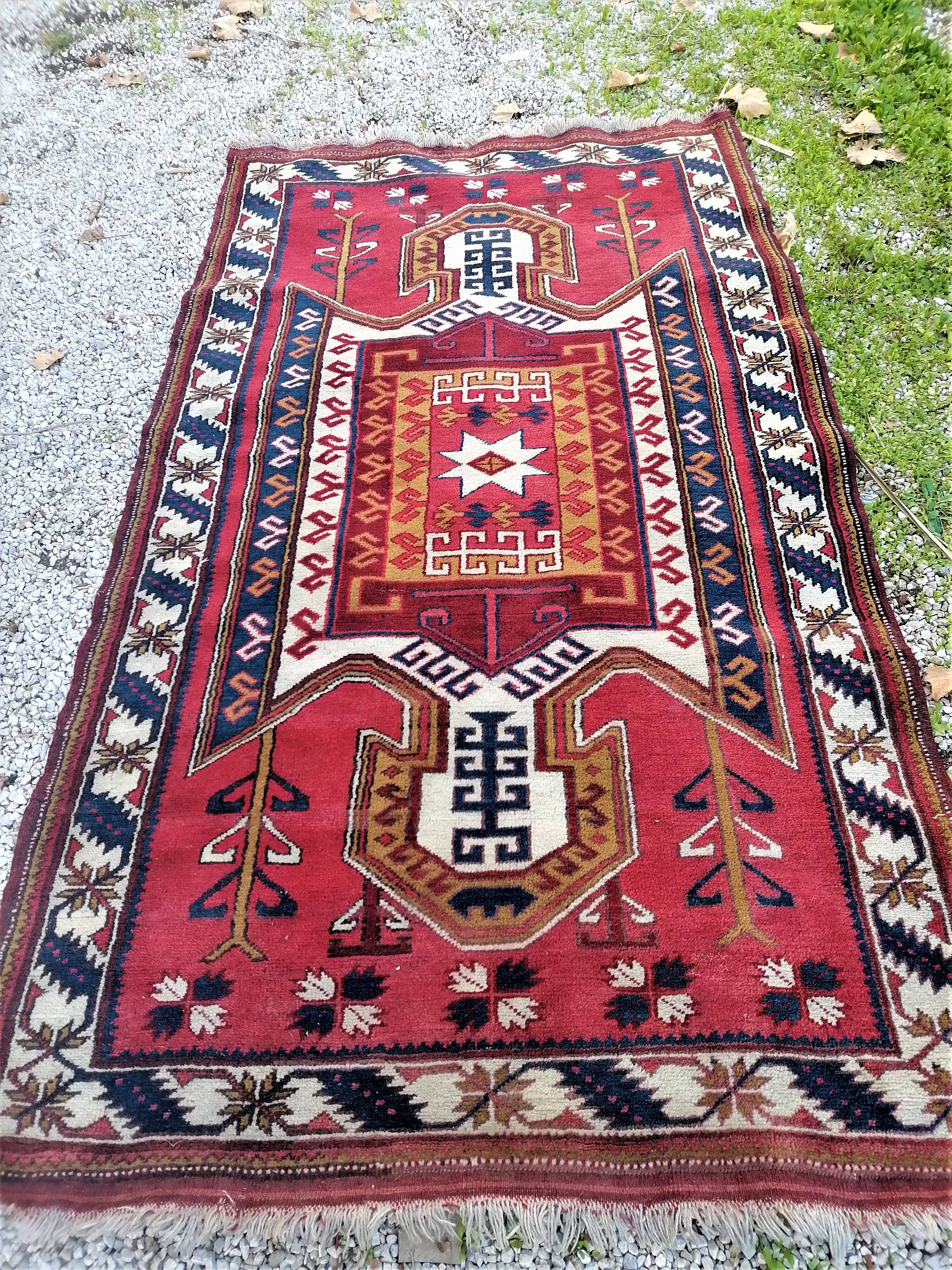 Old oriental carpet. wool made hands. ( 190 x 112 )