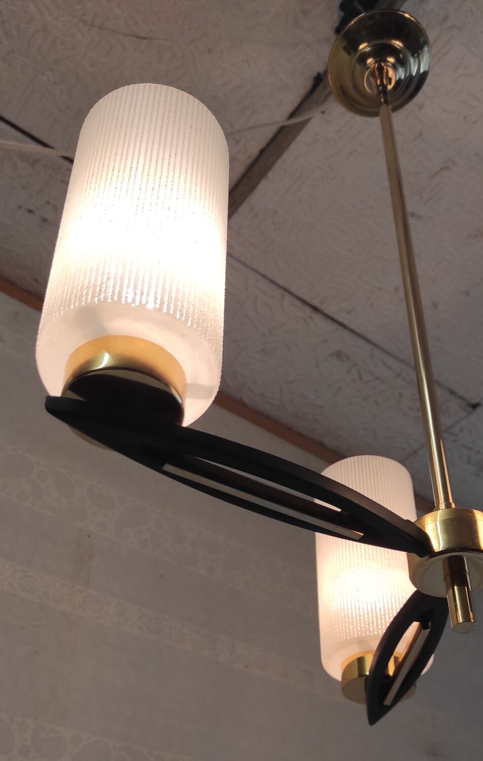 Modernist chandelier with 3 lights in metal, brass, and opaline globe - 1950s