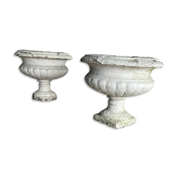 Paire de vases Médicis de jardin anciens en pierre moulée