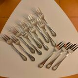 Lot 12 silver dessert forks