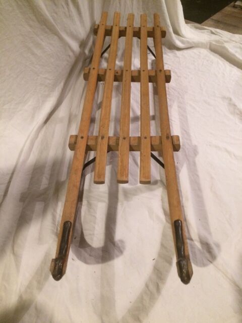 Vintage wooden sledge for 1 to 2 people