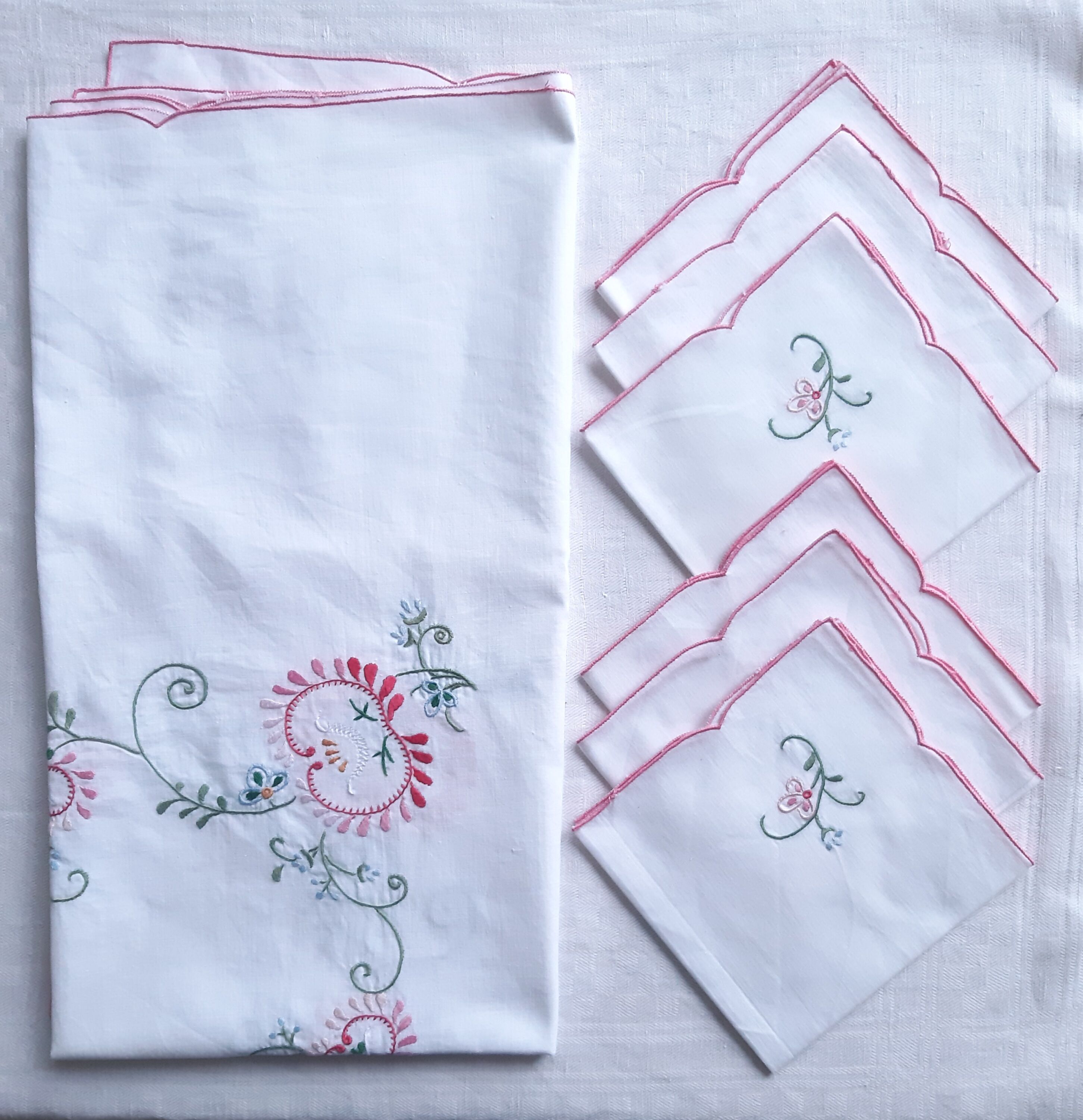 Nappe et 6 serviettes à thé