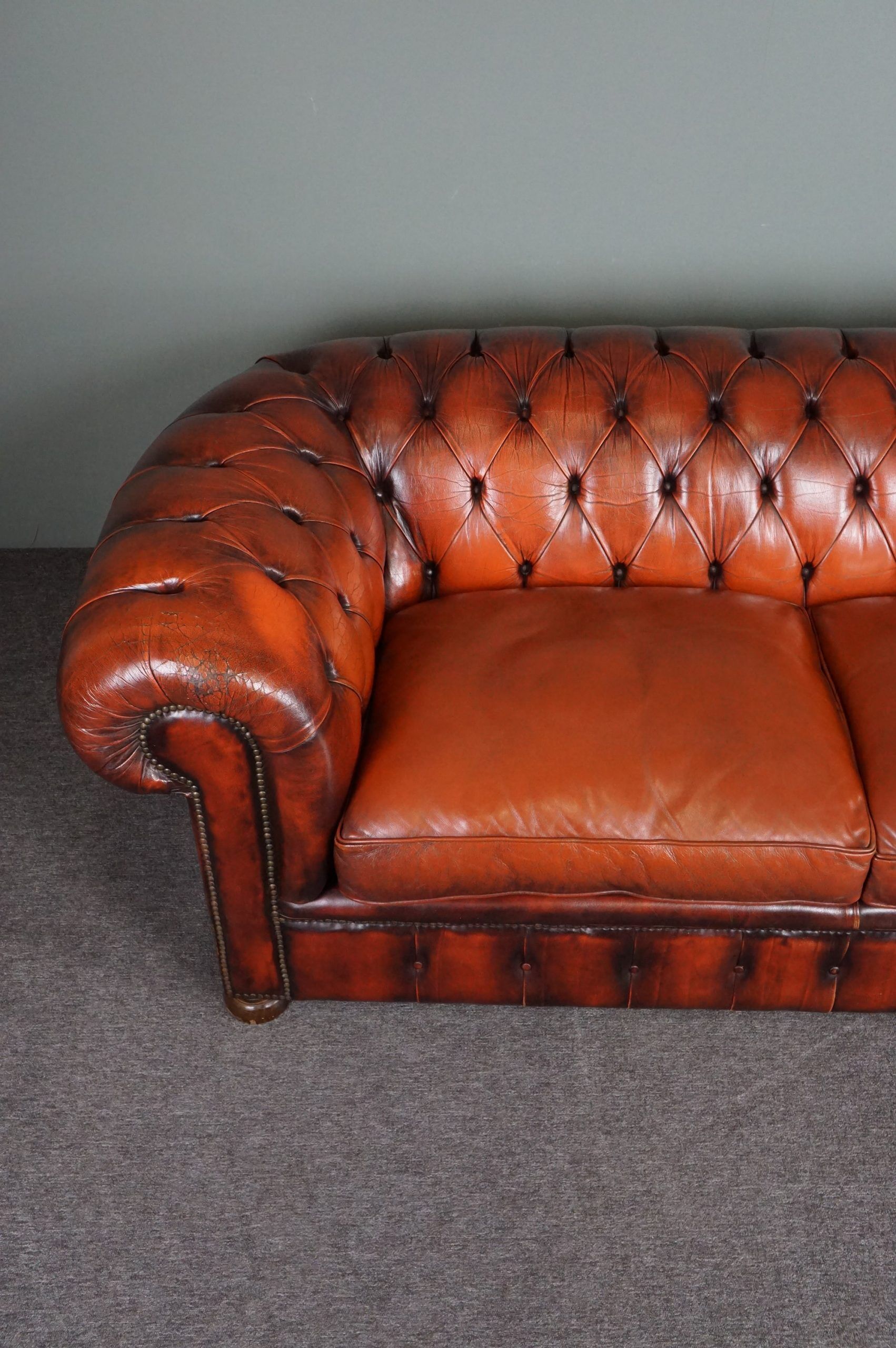 Chesterfield sofa 2.5 seater cowhide leather
