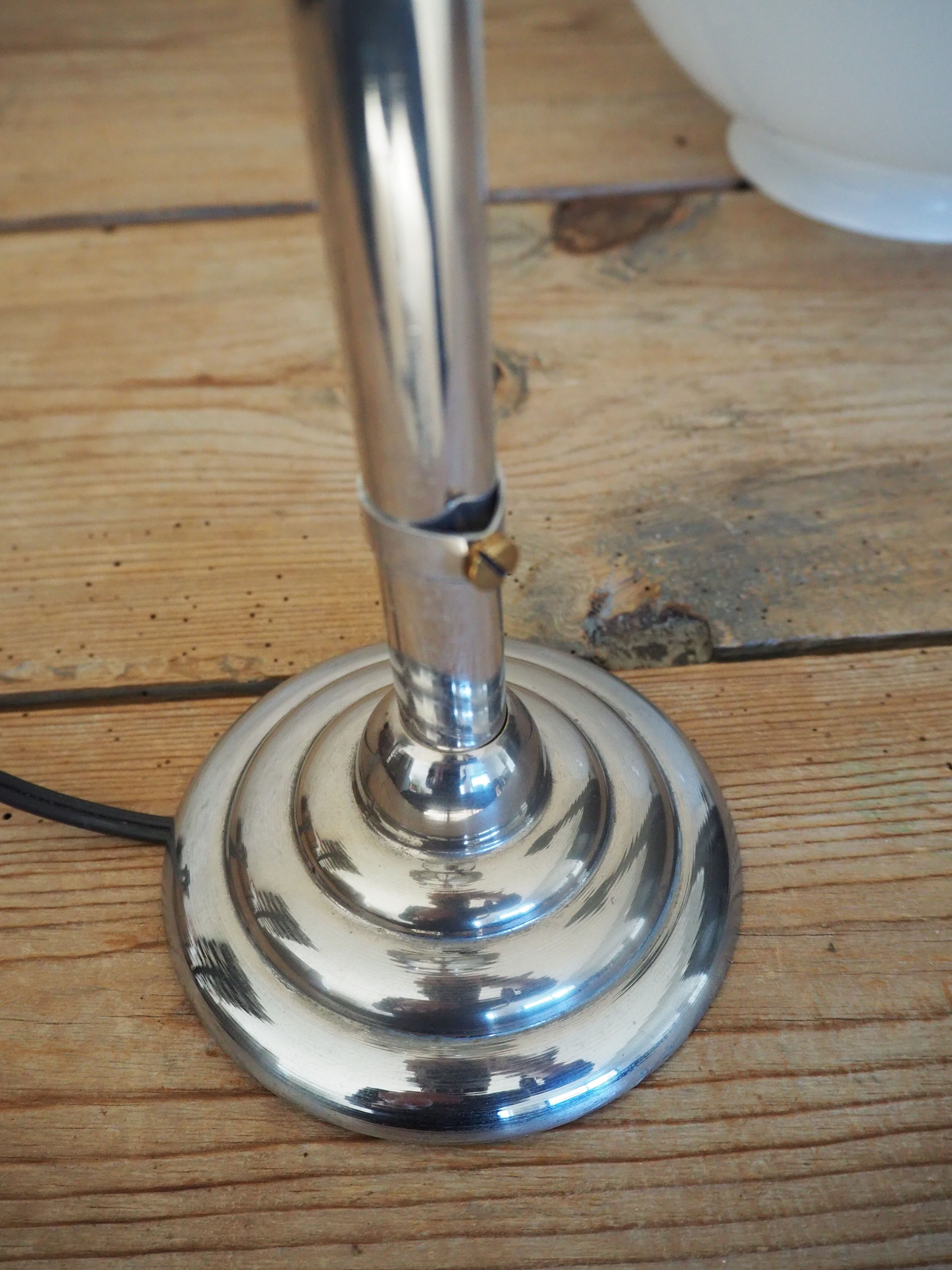 Art deco globe pendant light in white opaline and aluminum rod