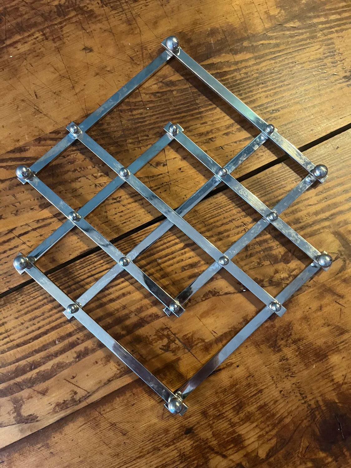 Expandable trivet