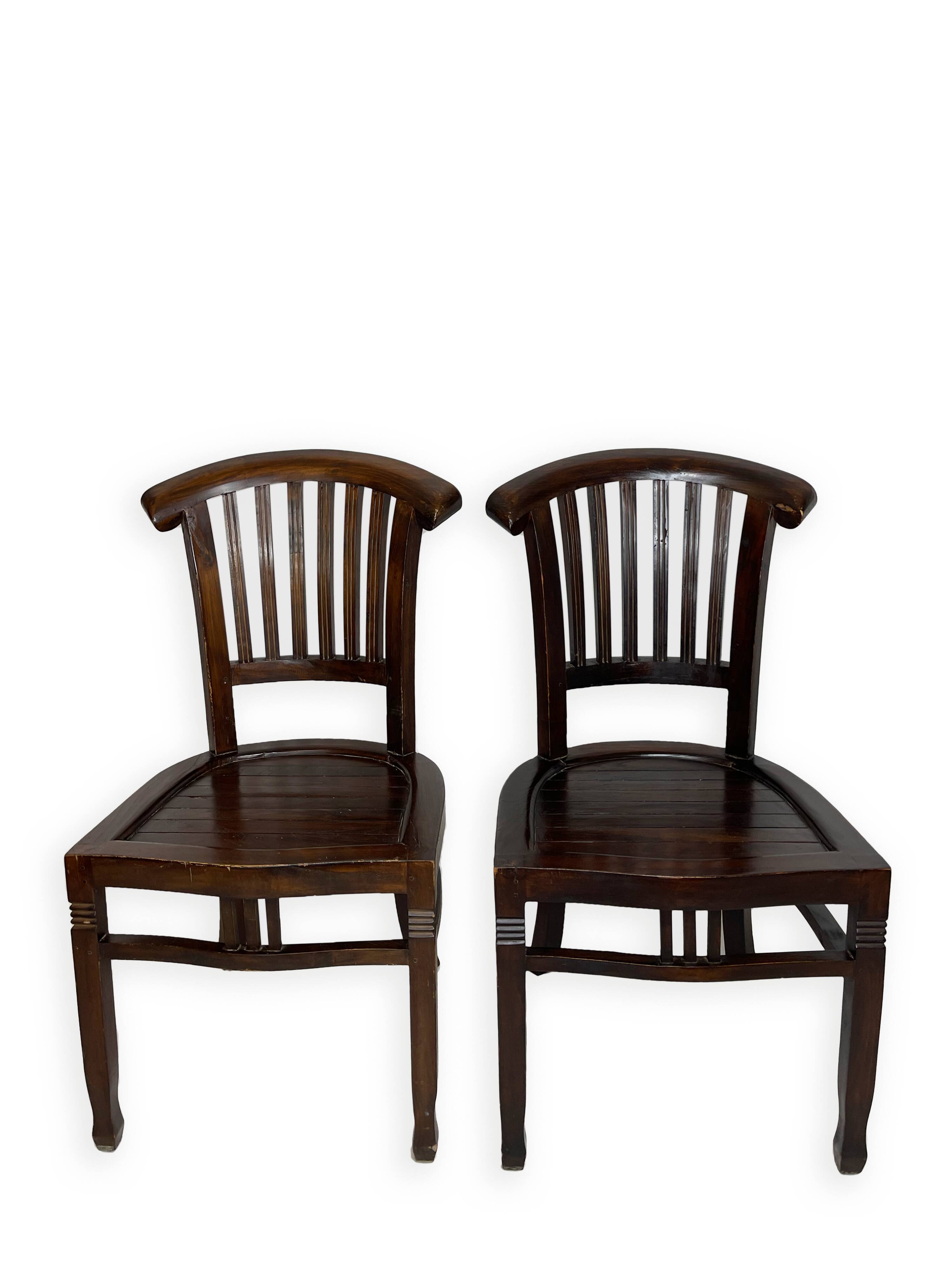 2 chaises coloniales en bois massif, années 1950