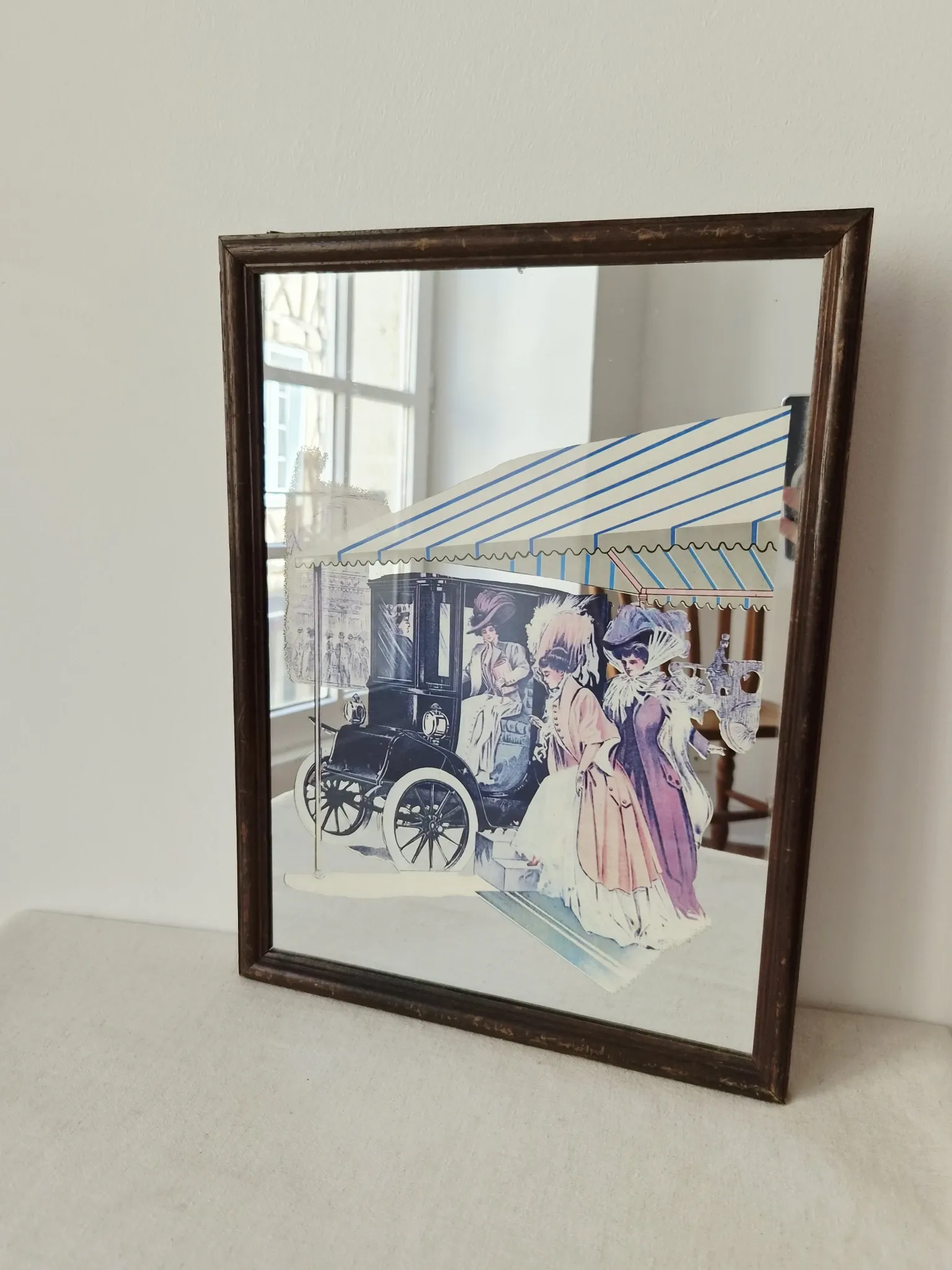Vintage 1960s mirror - Retro "Belle Époque" scene - Wooden frame