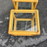 Paire de tables d’appoint en rotin et verre – style vintage années 70