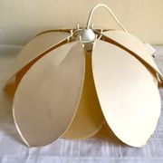 Suspension flower petals