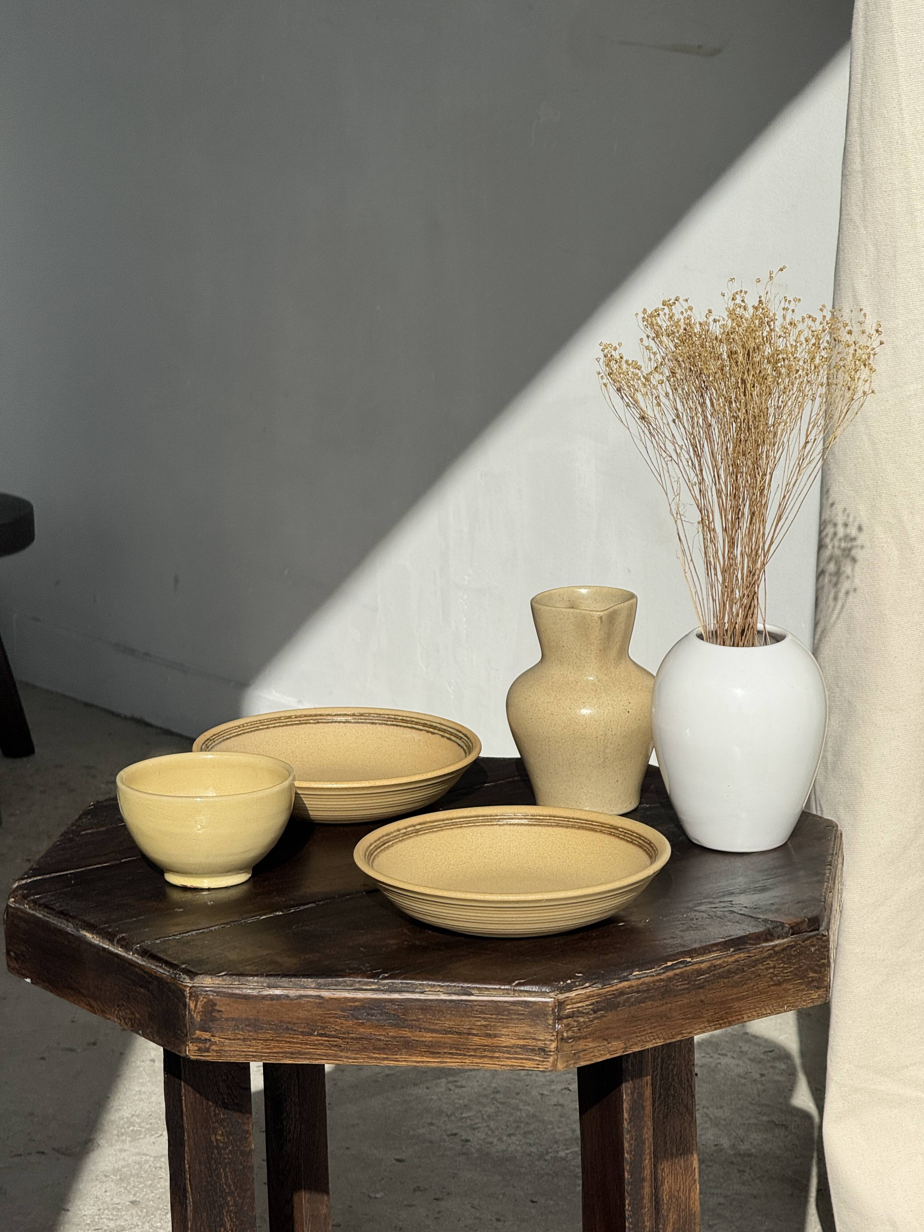 Lot de 2 assiettes creuses en grès liseré brun et marron D21,5