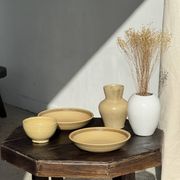 Lot de 2 assiettes creuses en grès liseré brun et marron D21,5