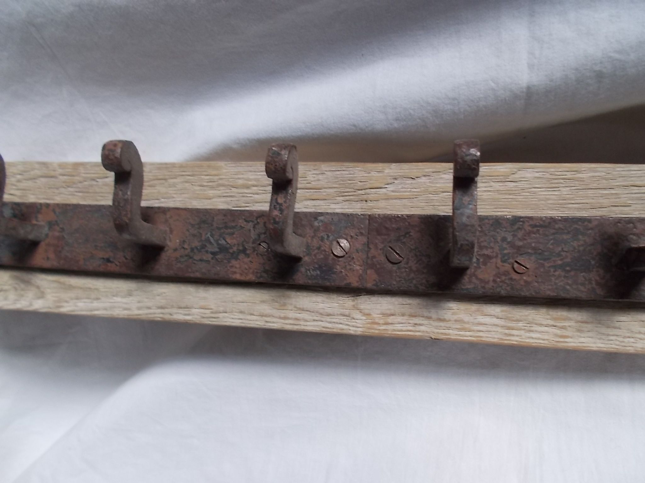 Patère en bois et fer forgé