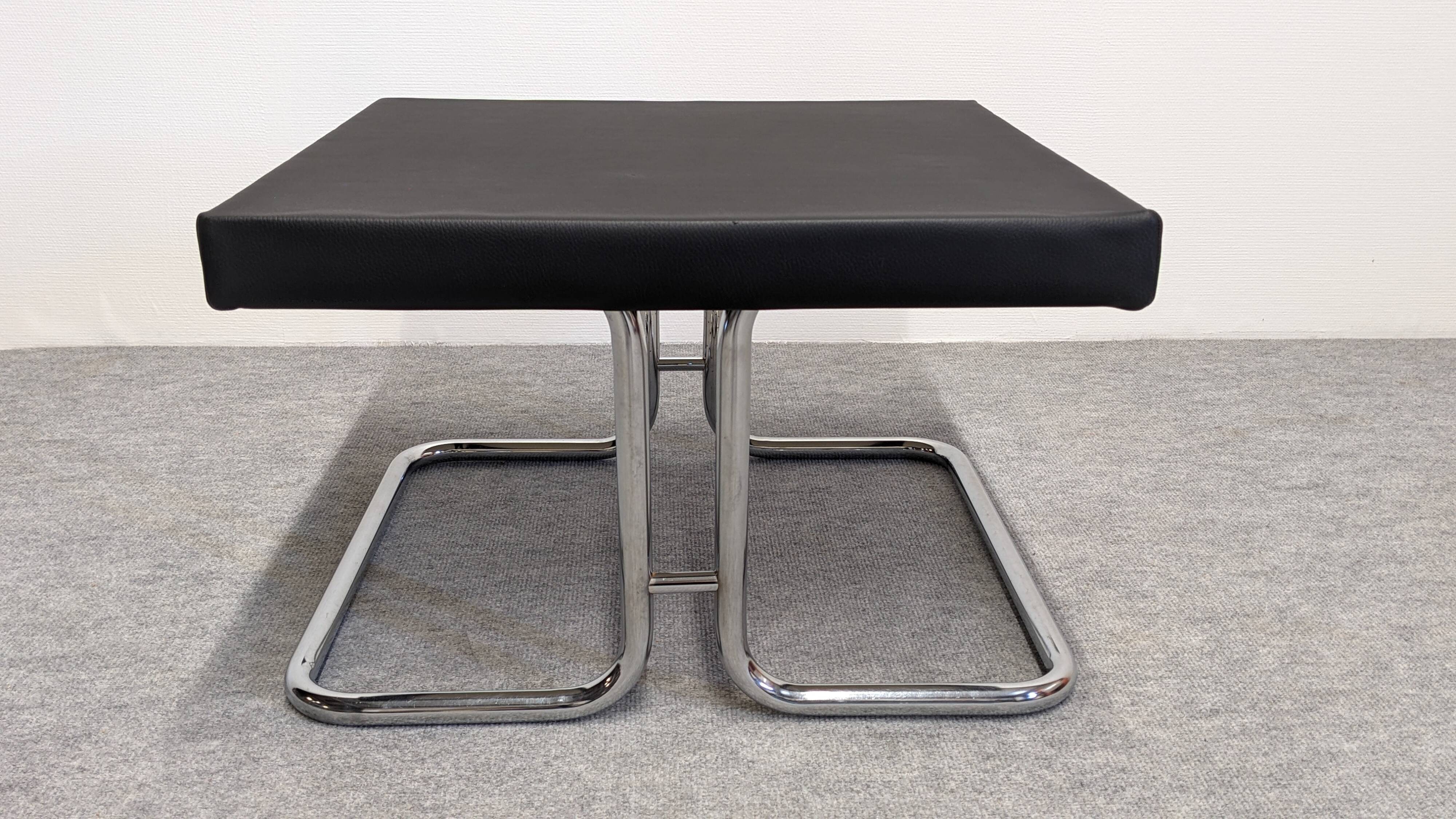 Tubular Space Age coffee table or side table, France circa 1970.