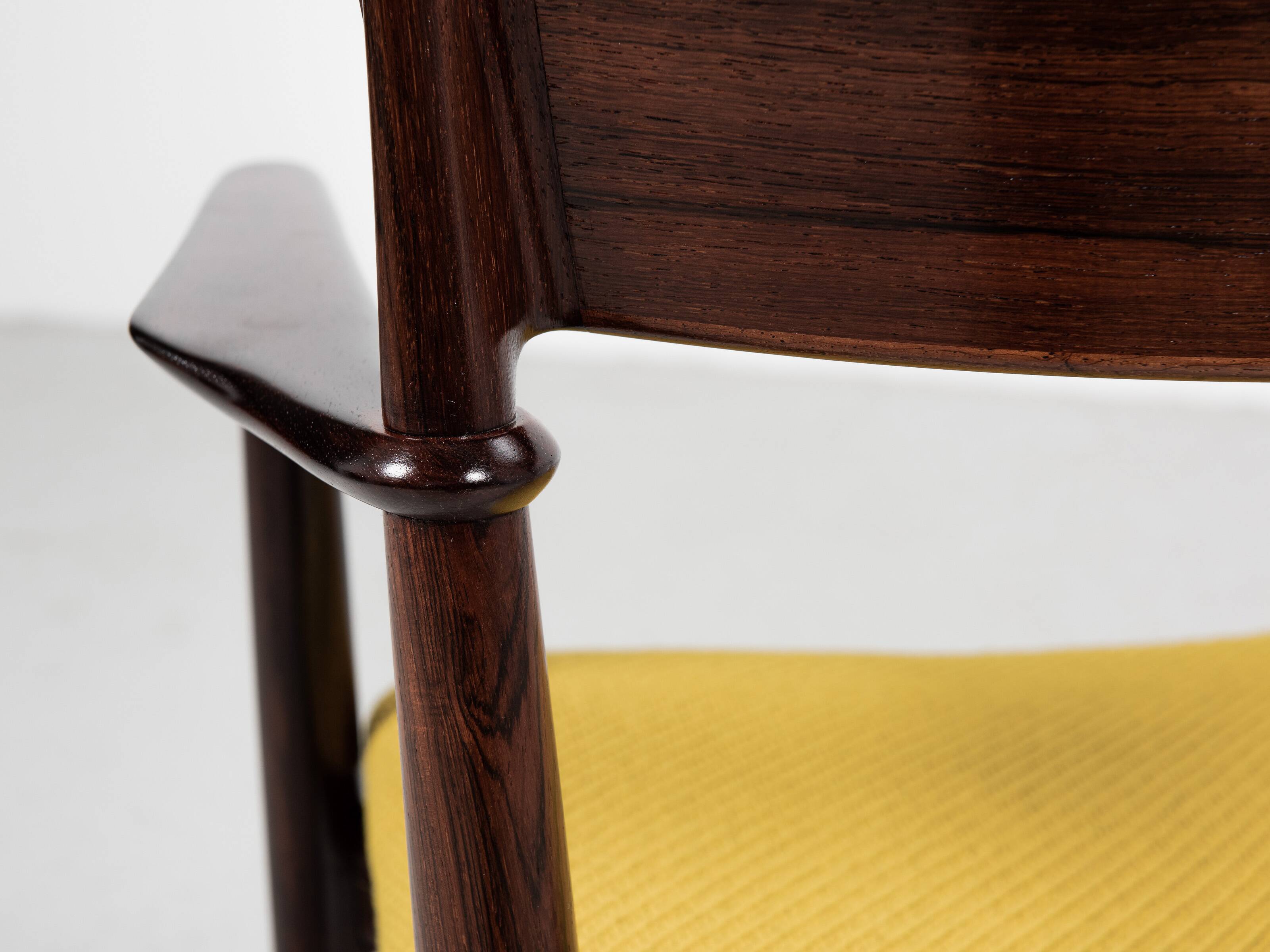 Midcentury Danish chair with armrests in rosewood by Henry Rosengren Hansen for Brande Møbelindustri