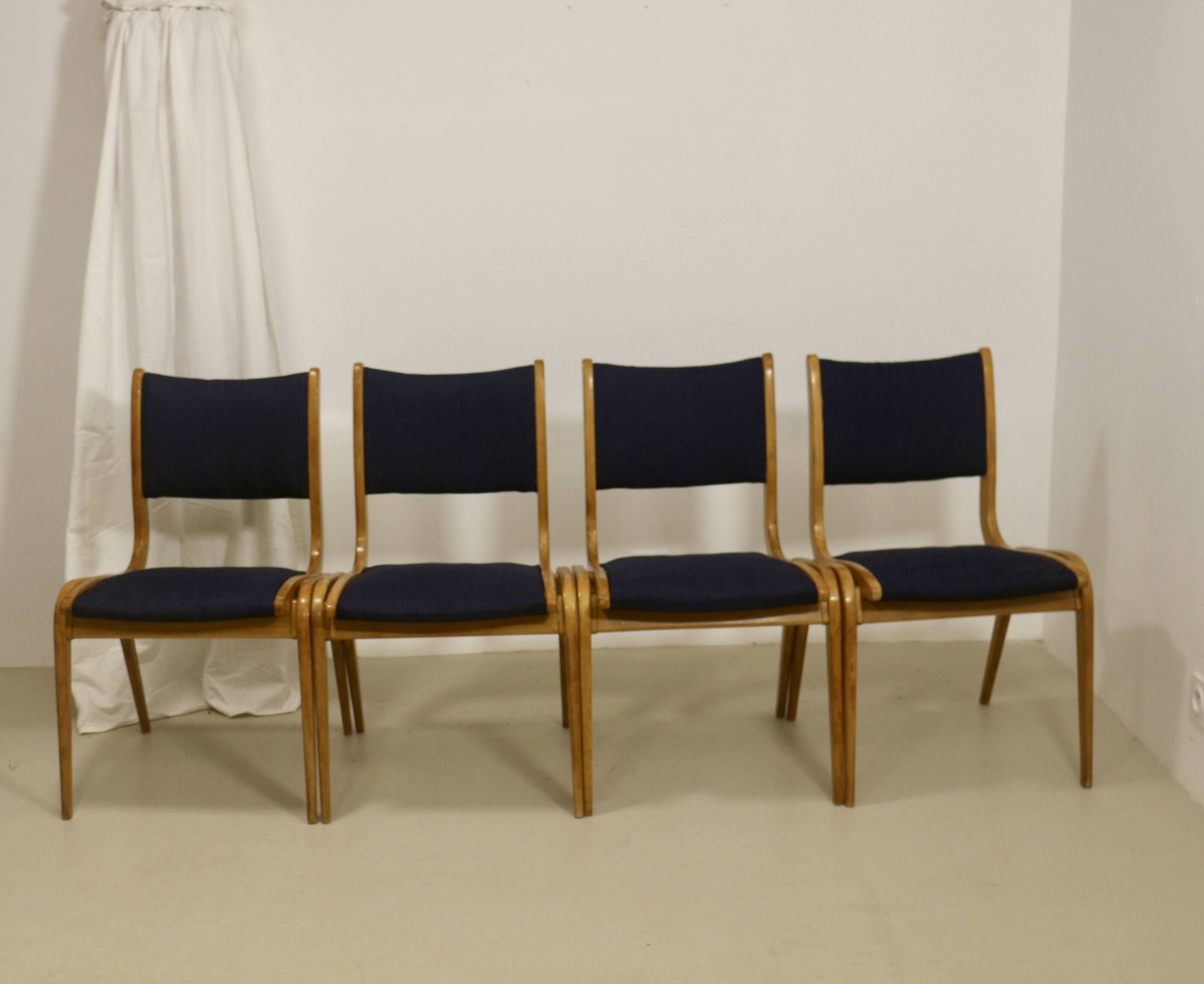 Lot de 4 chaises design scandinave bois courbé année 60.