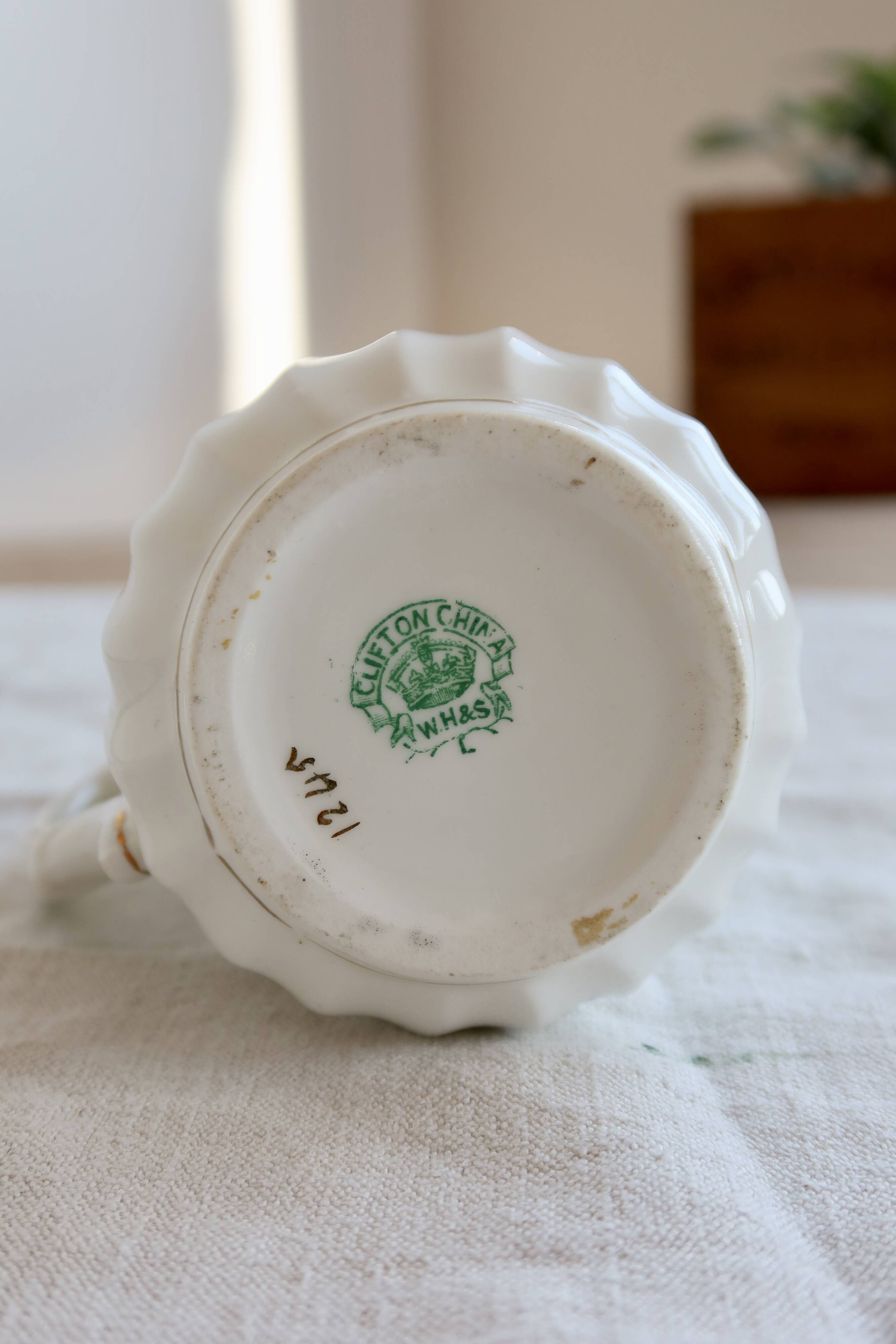 Pot à lait ancien en porcelaine Clifton China WH&S – Décor vert et liseré
