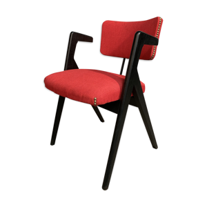 fauteuil en tissu rouge