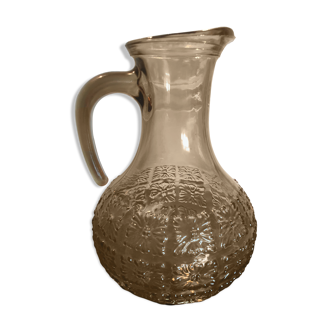 Pitcher-carafe glass smokes
