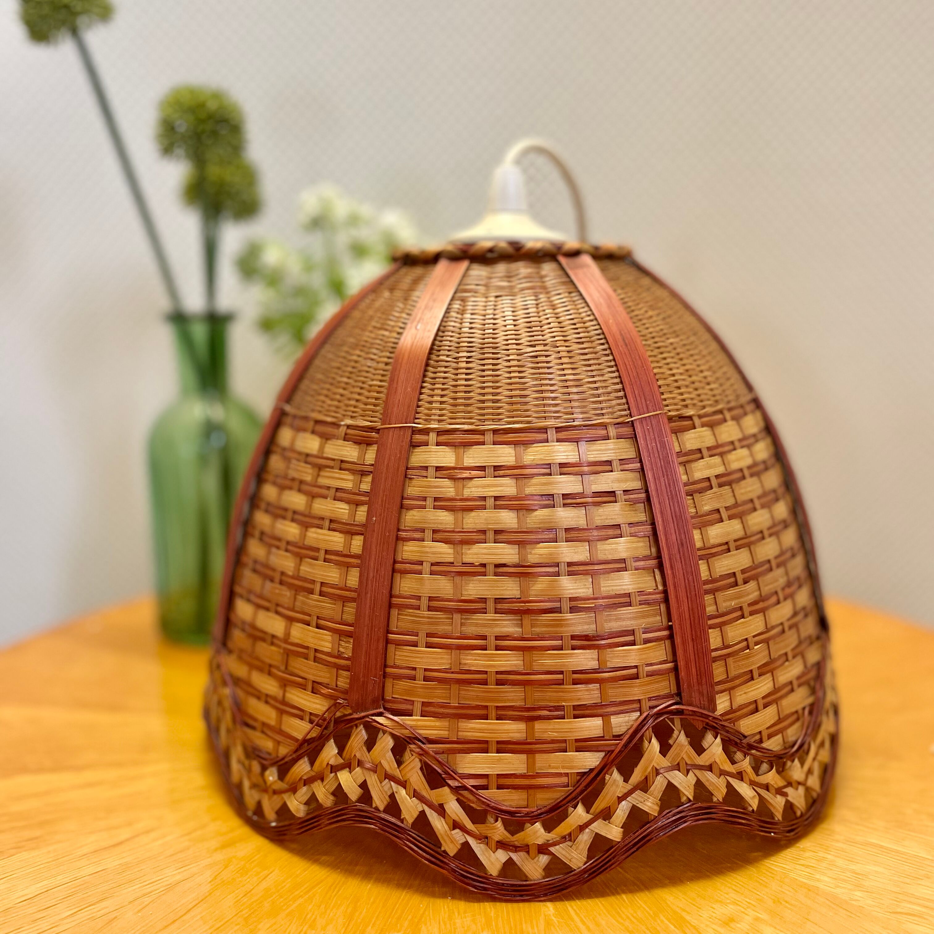 Vintage flower suspension