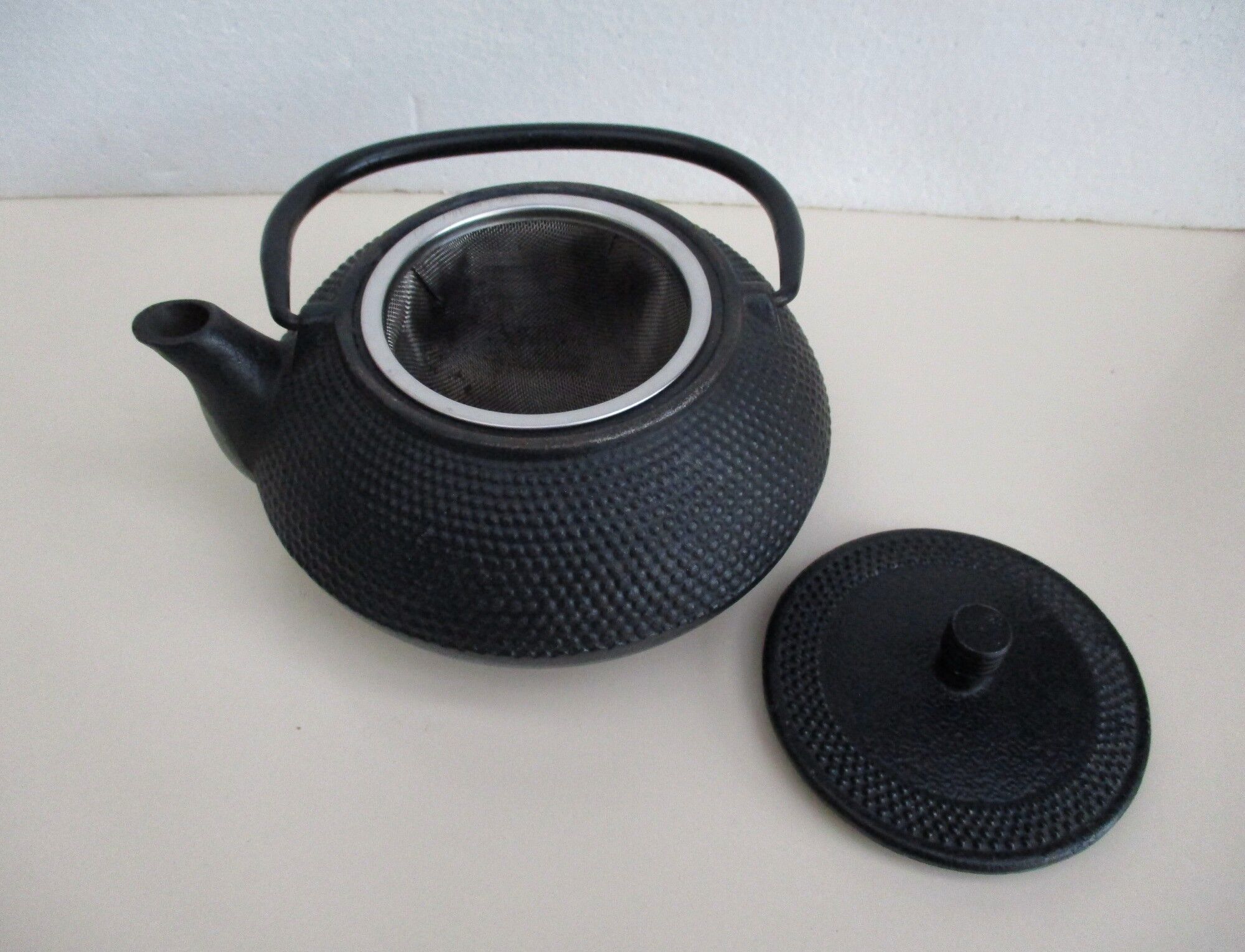 Théière en fonte noire