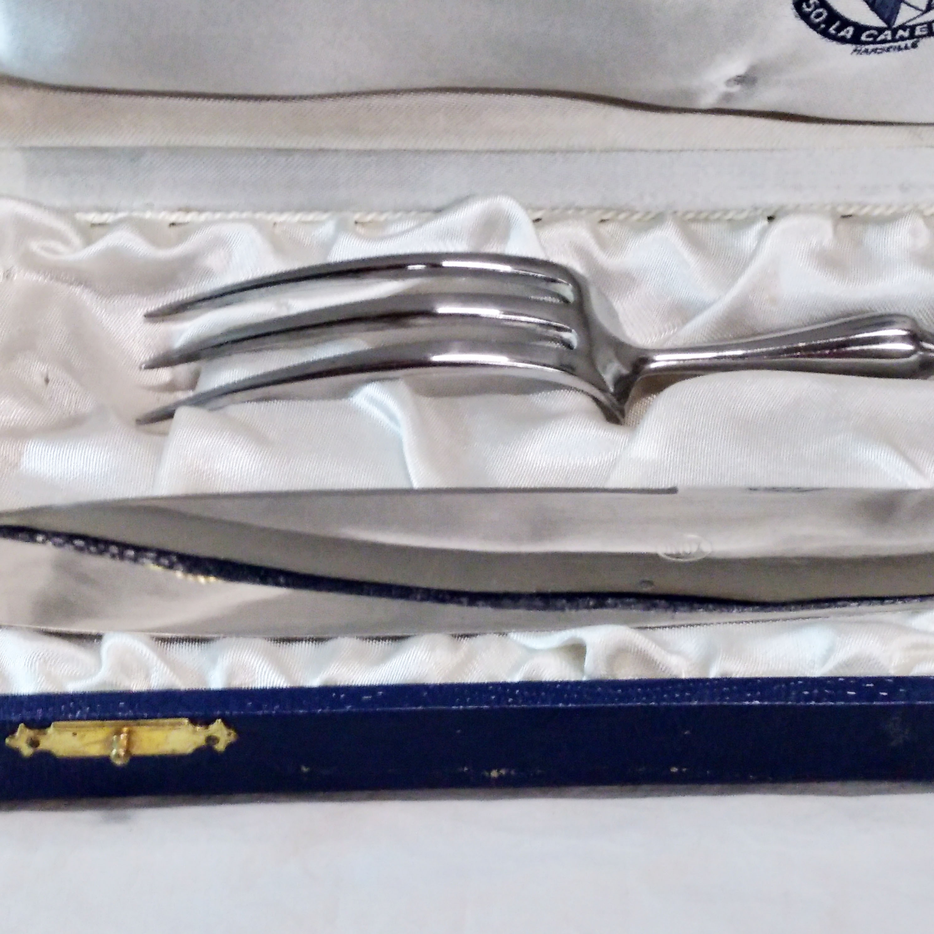 Service to cut art deco meat