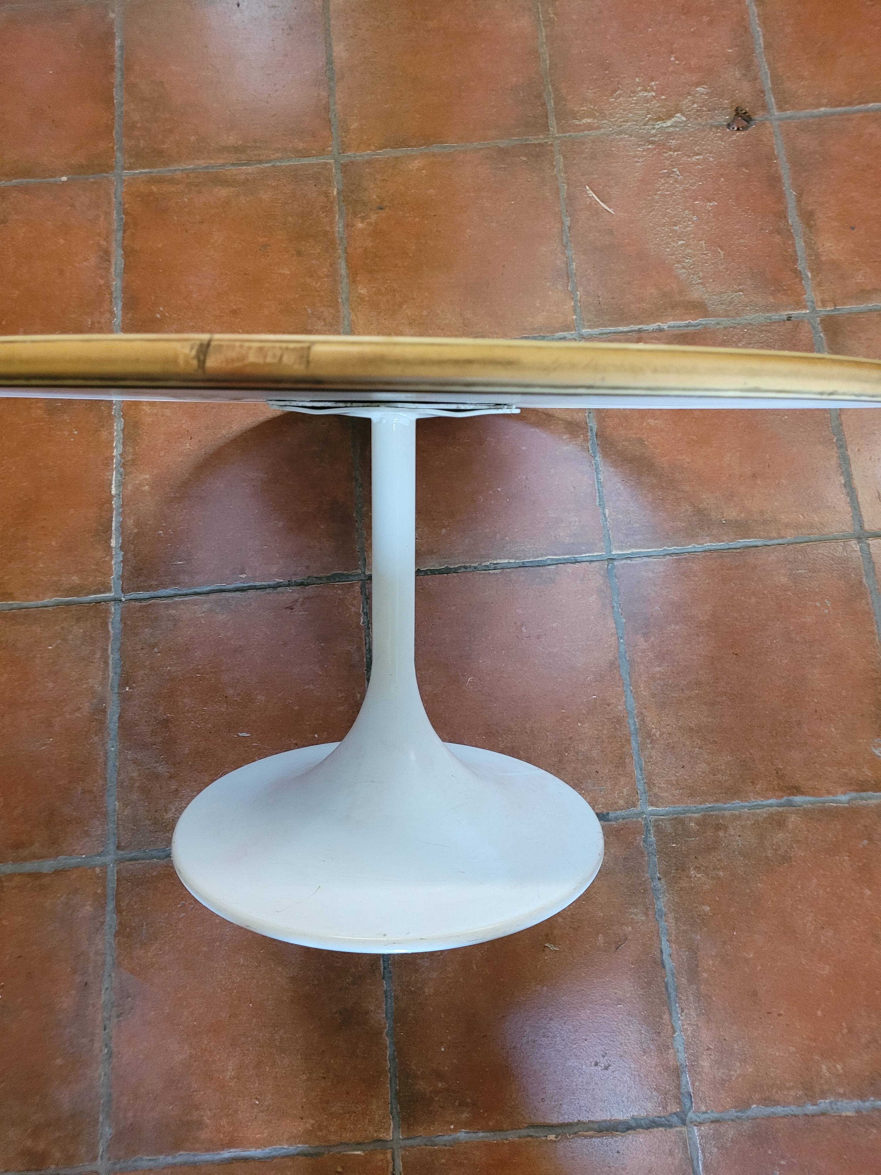 Tulip foot coffee table